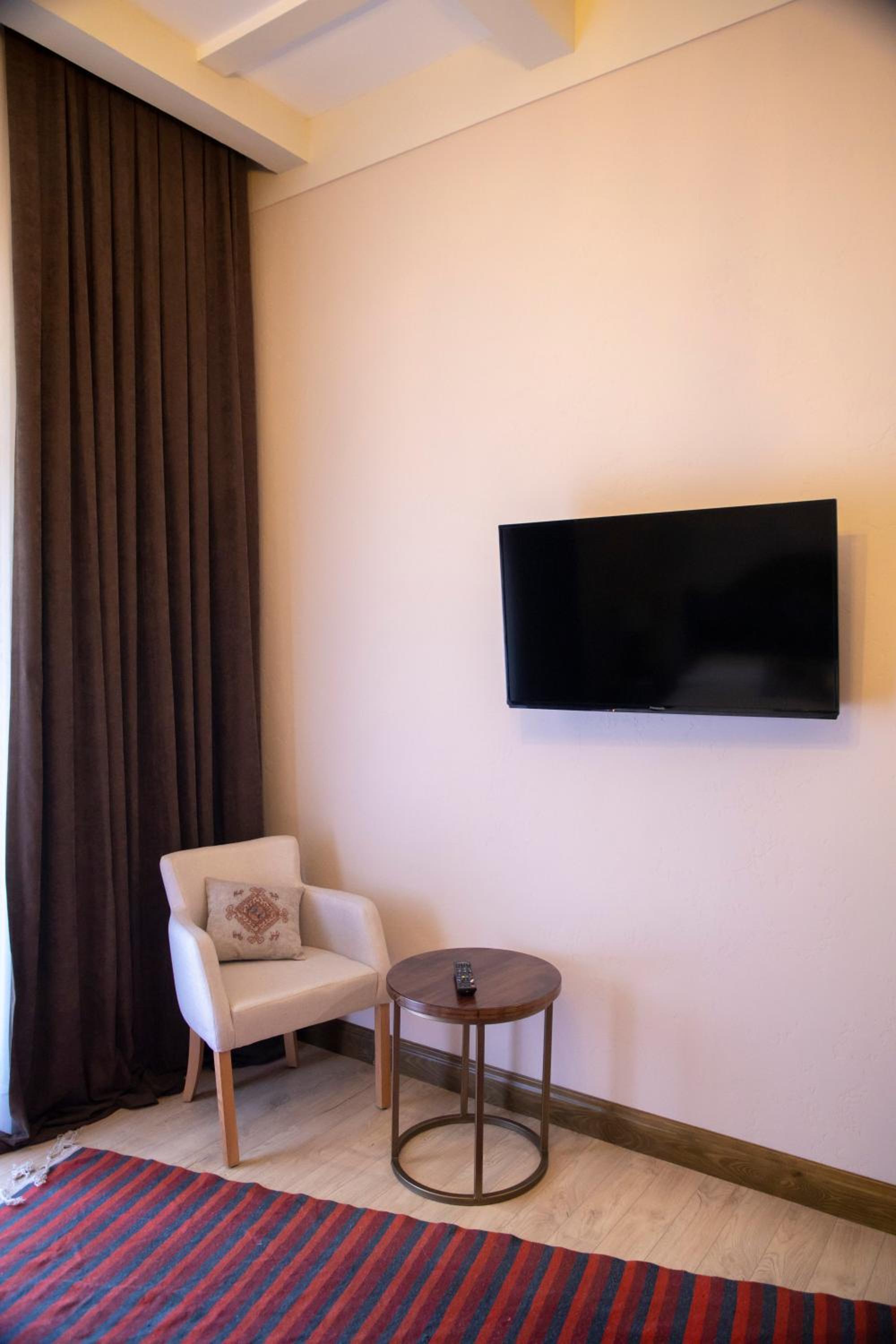 Deluxe Double Room with Balcony photo 3