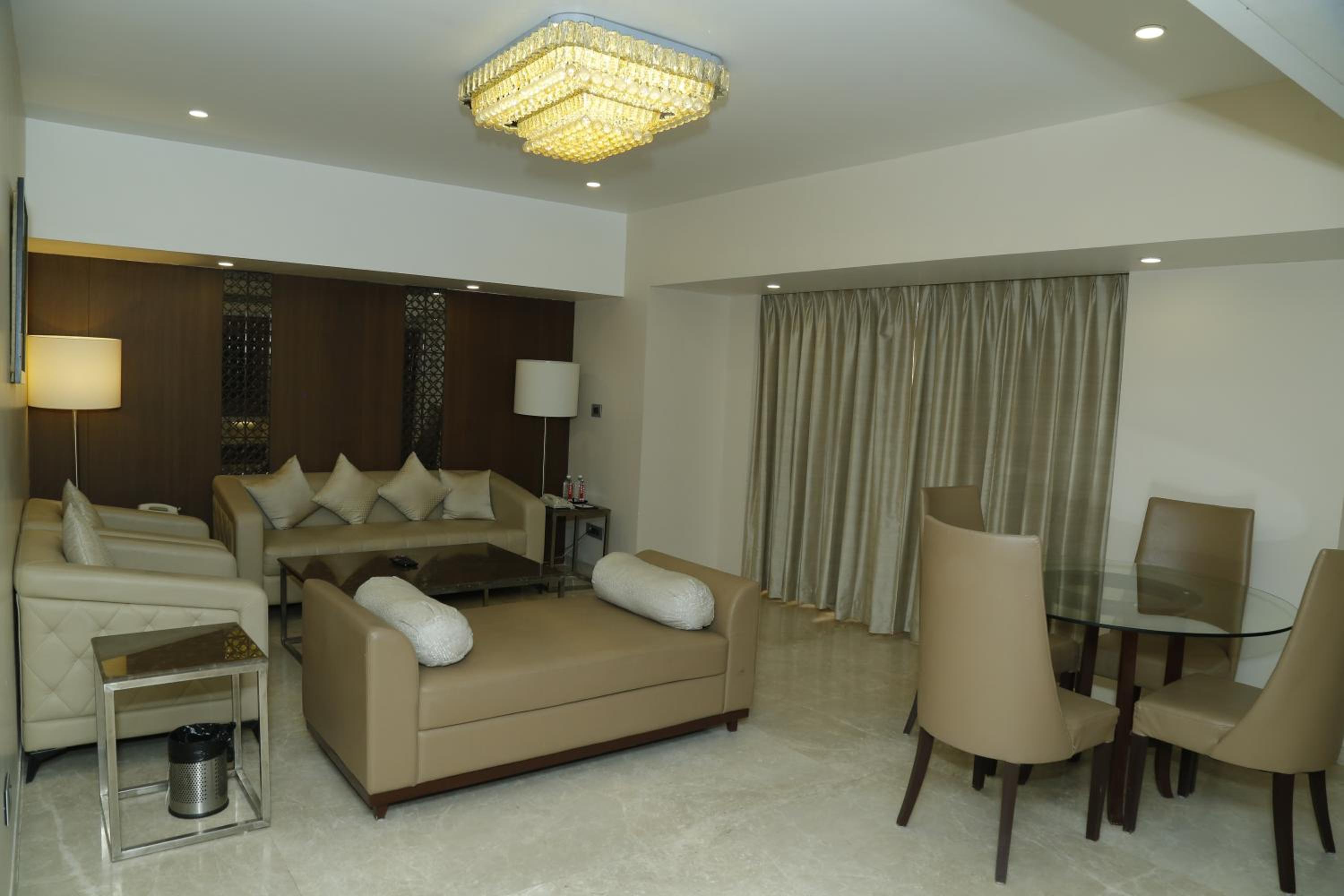 Grand Suite Room 1 Double Bed - Photo 3