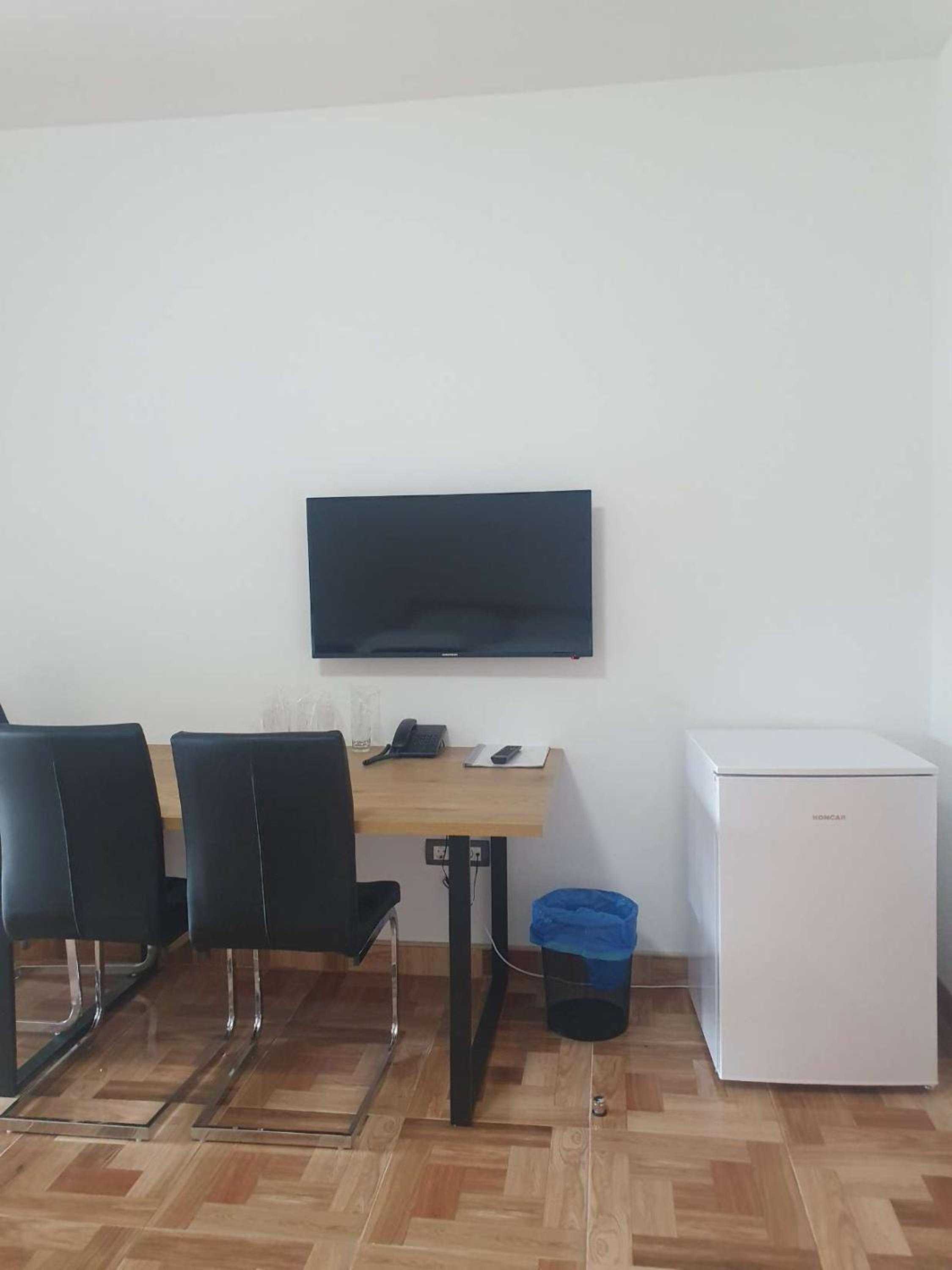 Double Room - Photo 5