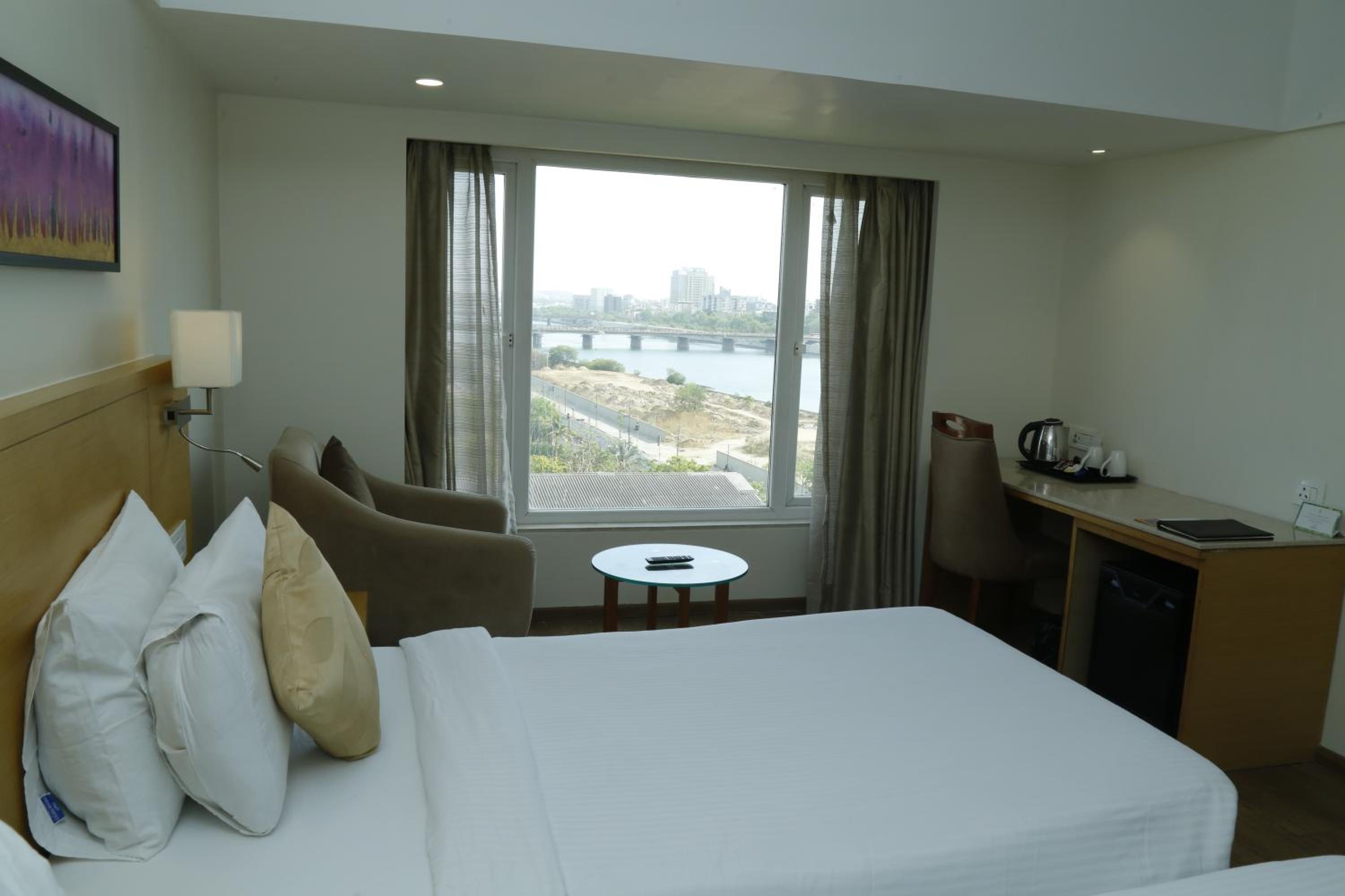 Superior Room - 2 Single Beds (15% discount on food and soft beverage) - Photo 2
