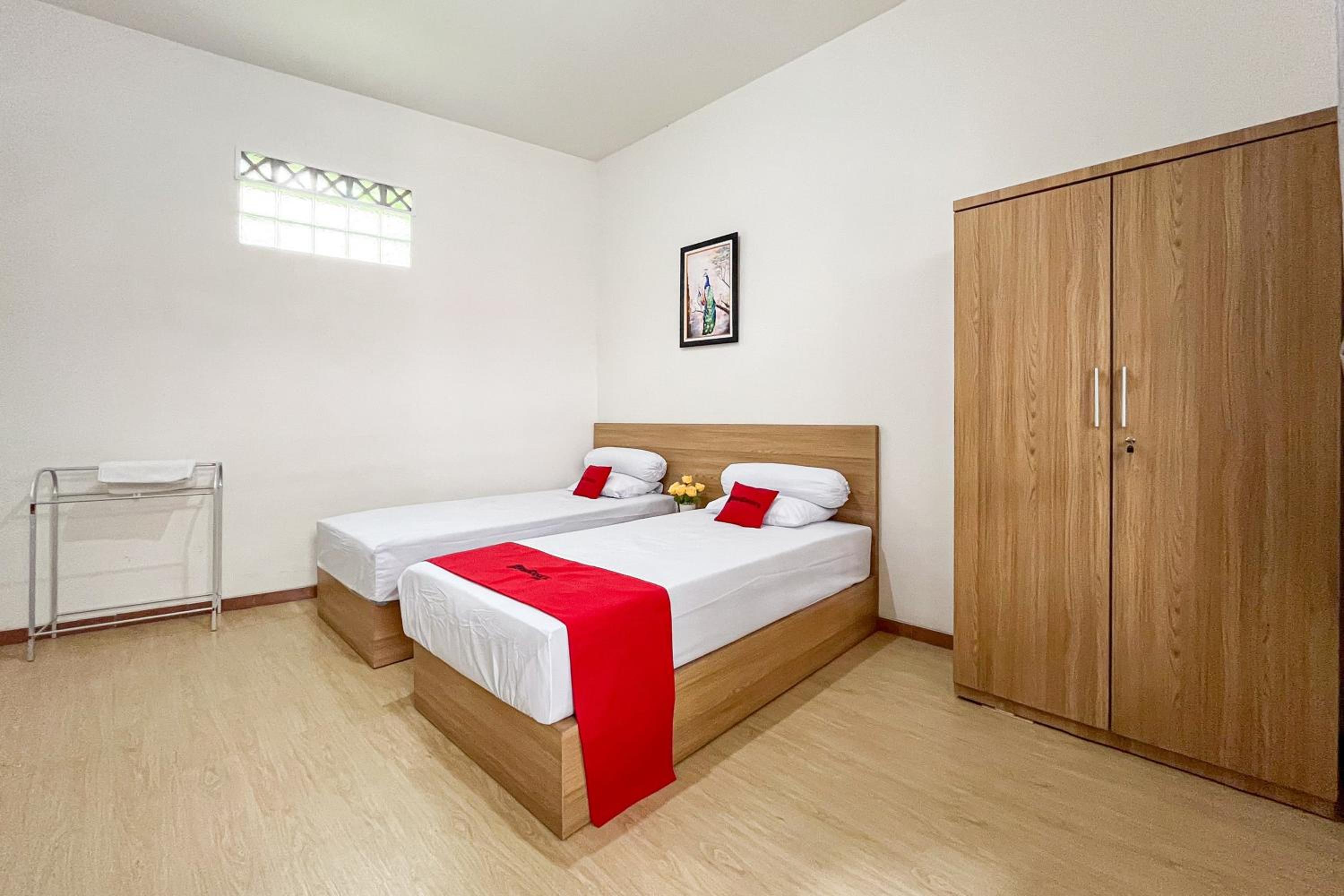 Standard Twin Room - Photo 1