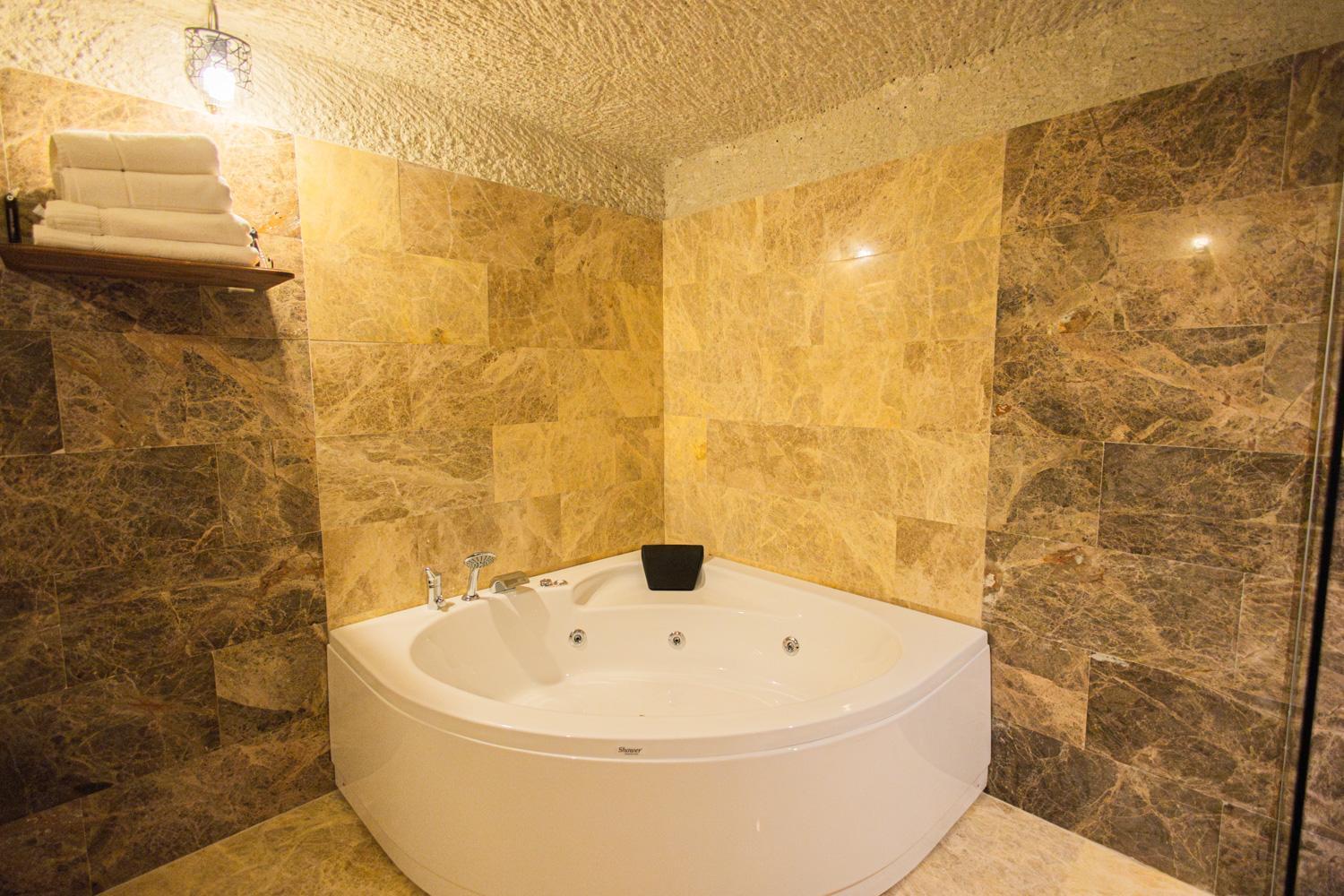 Double Room with Spa Bath photo 3
