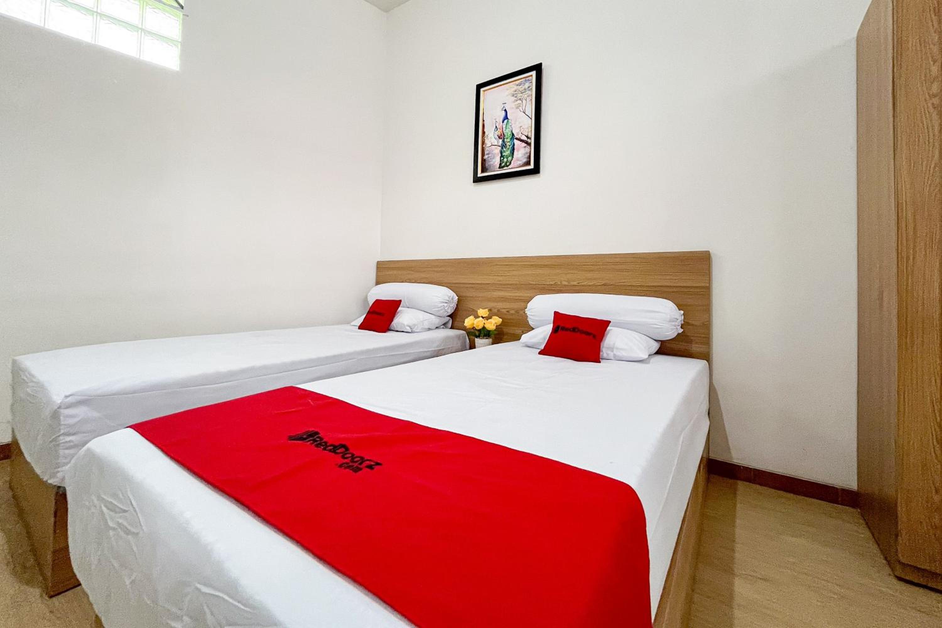 Standard Twin Room - Photo 3