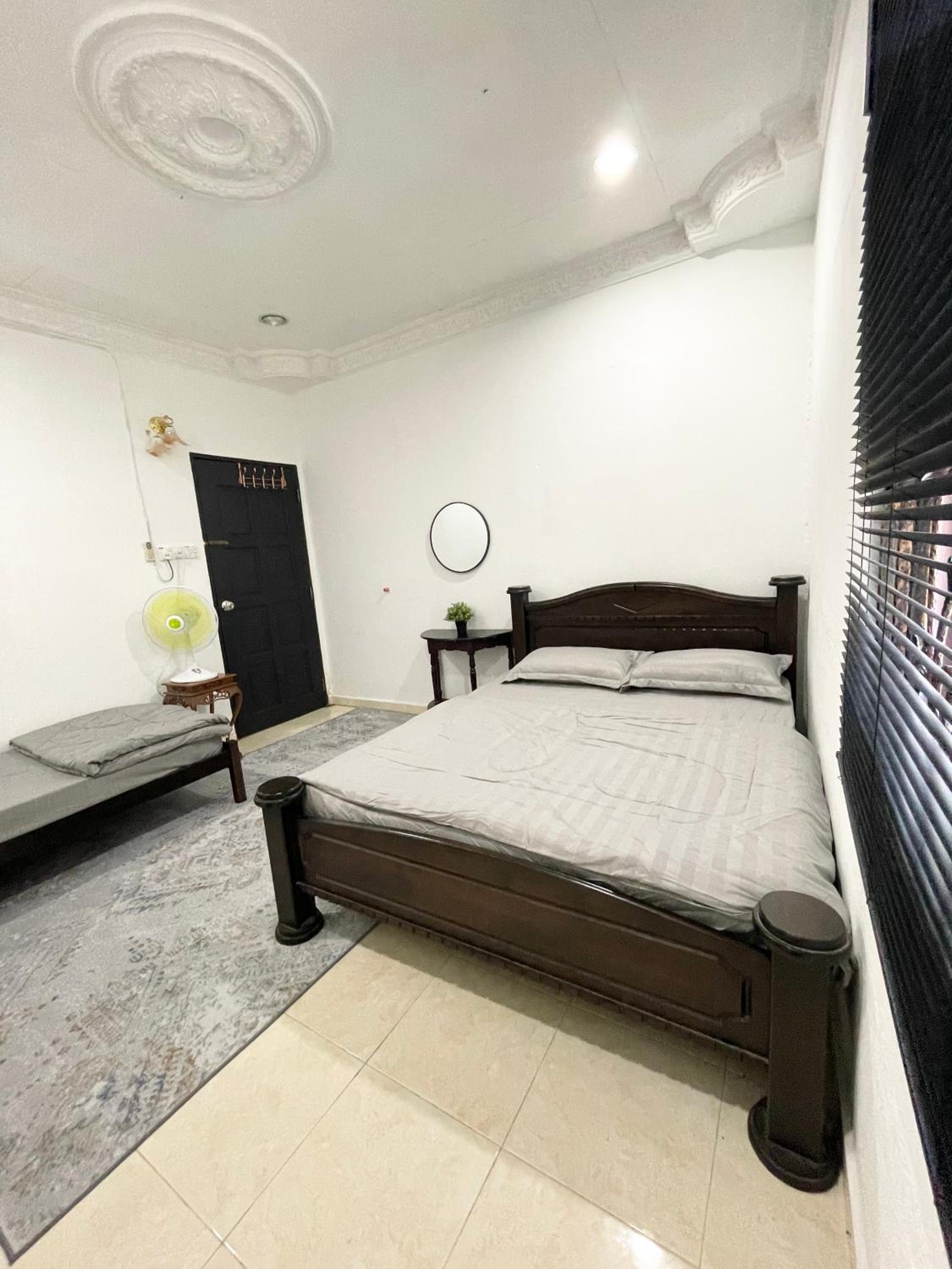 Three-Bedroom House photo 2