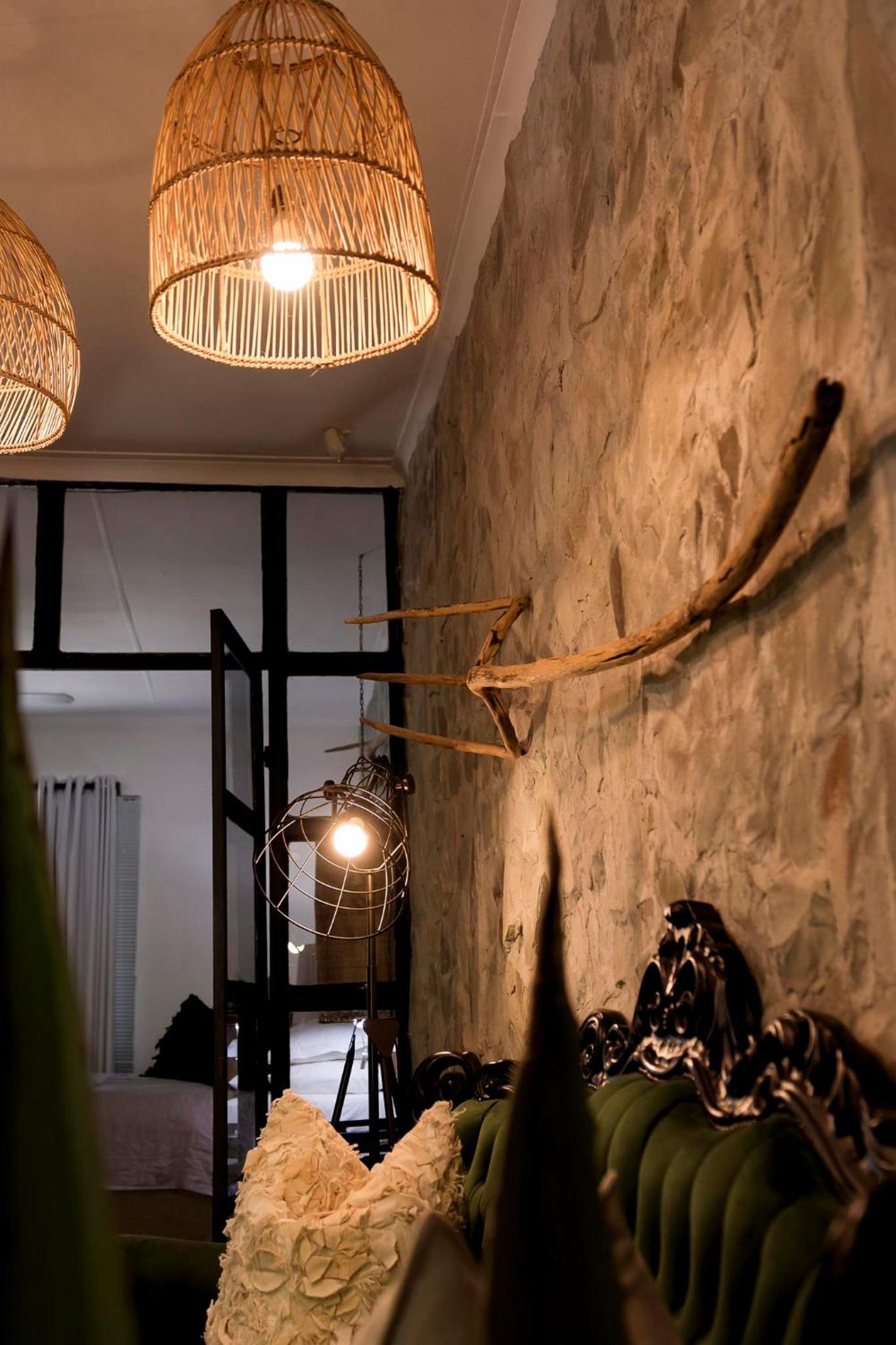 Deluxe King Room - Photo 3