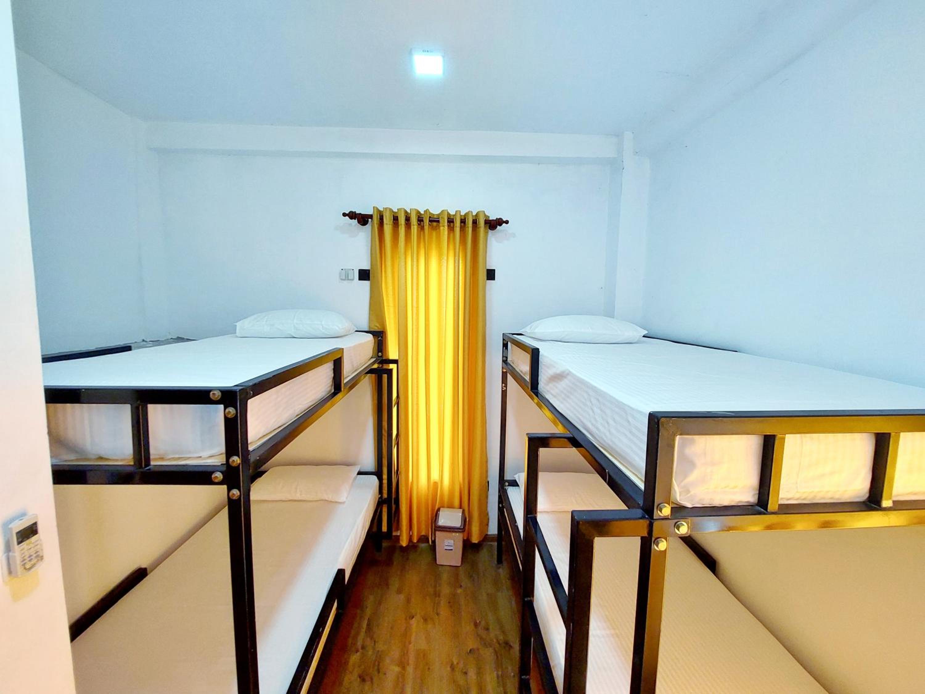 Bed in 6-Bed Mixed Dormitory Room photo 2