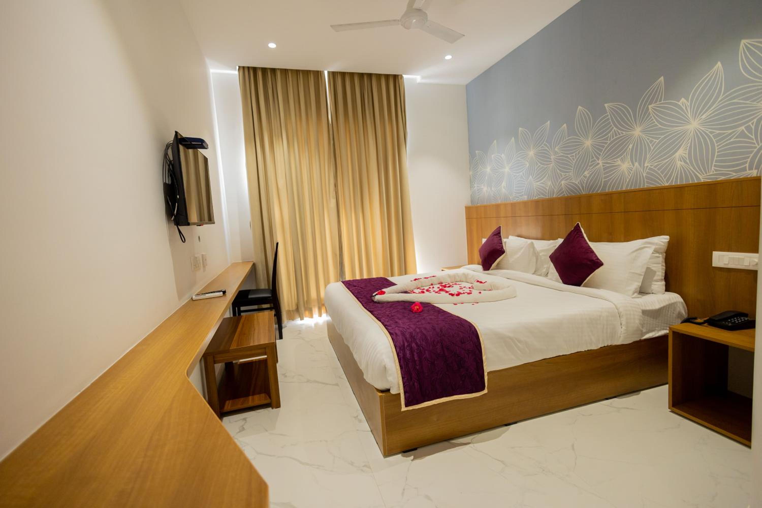 Deluxe Room - Photo 15