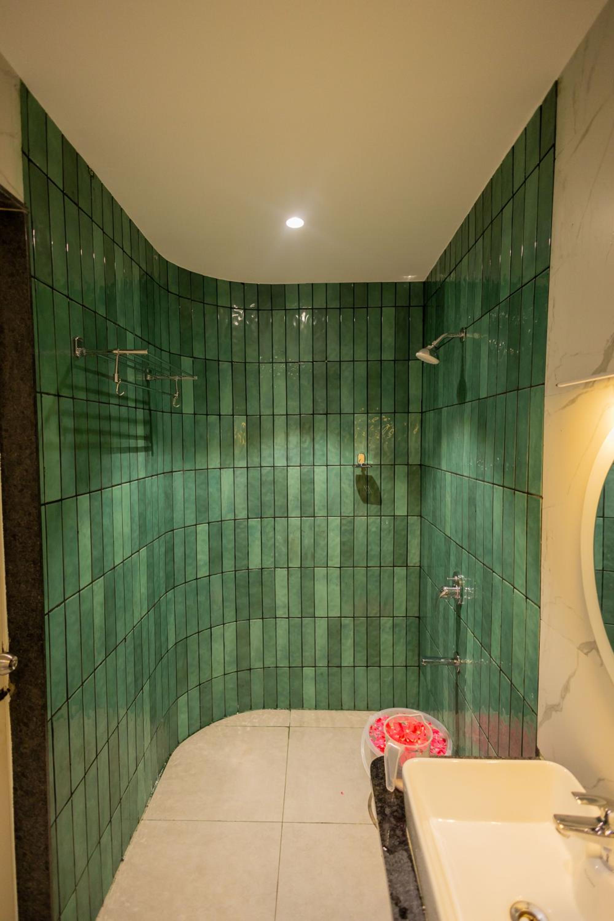 Deluxe Room - Photo 5