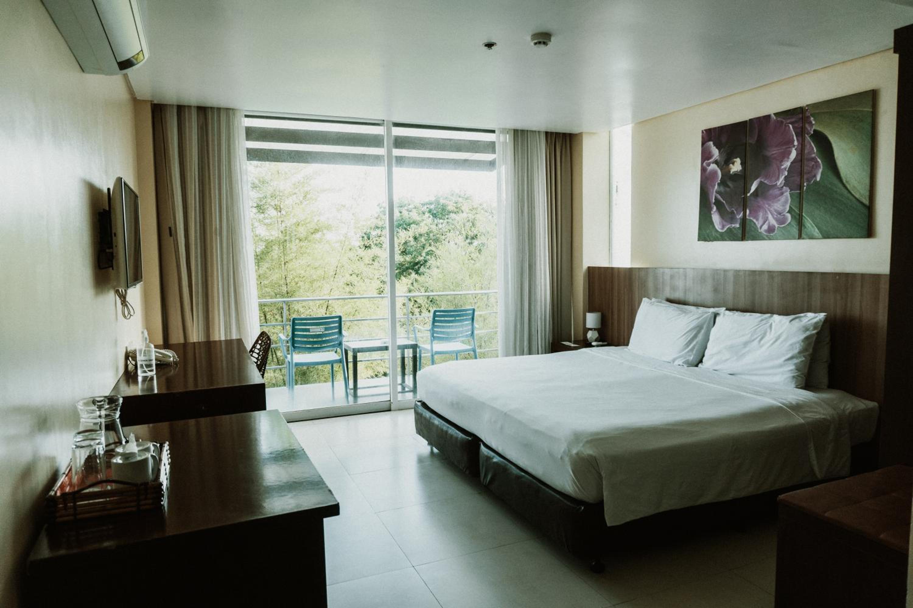Deluxe Ocean Suite - Photo 1