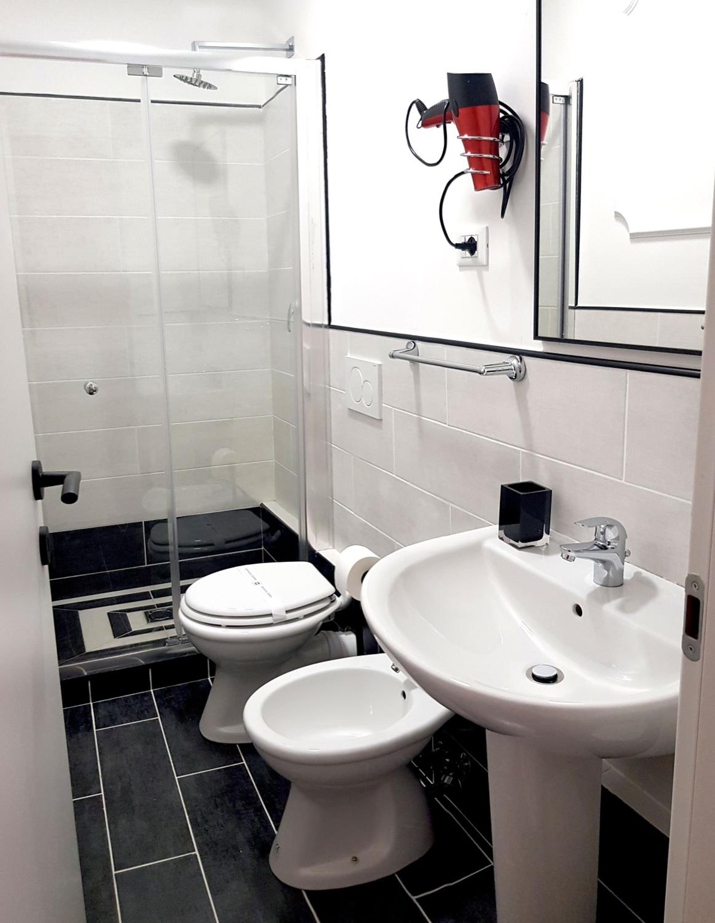 Deluxe Double Room thumbnail 6