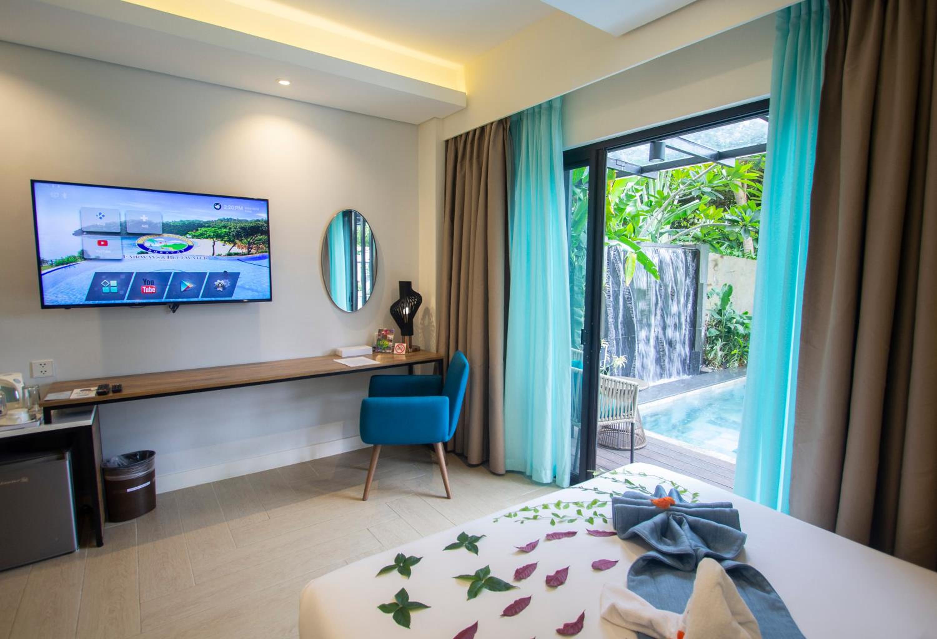 Premier Grand with Pool Access - Photo 1