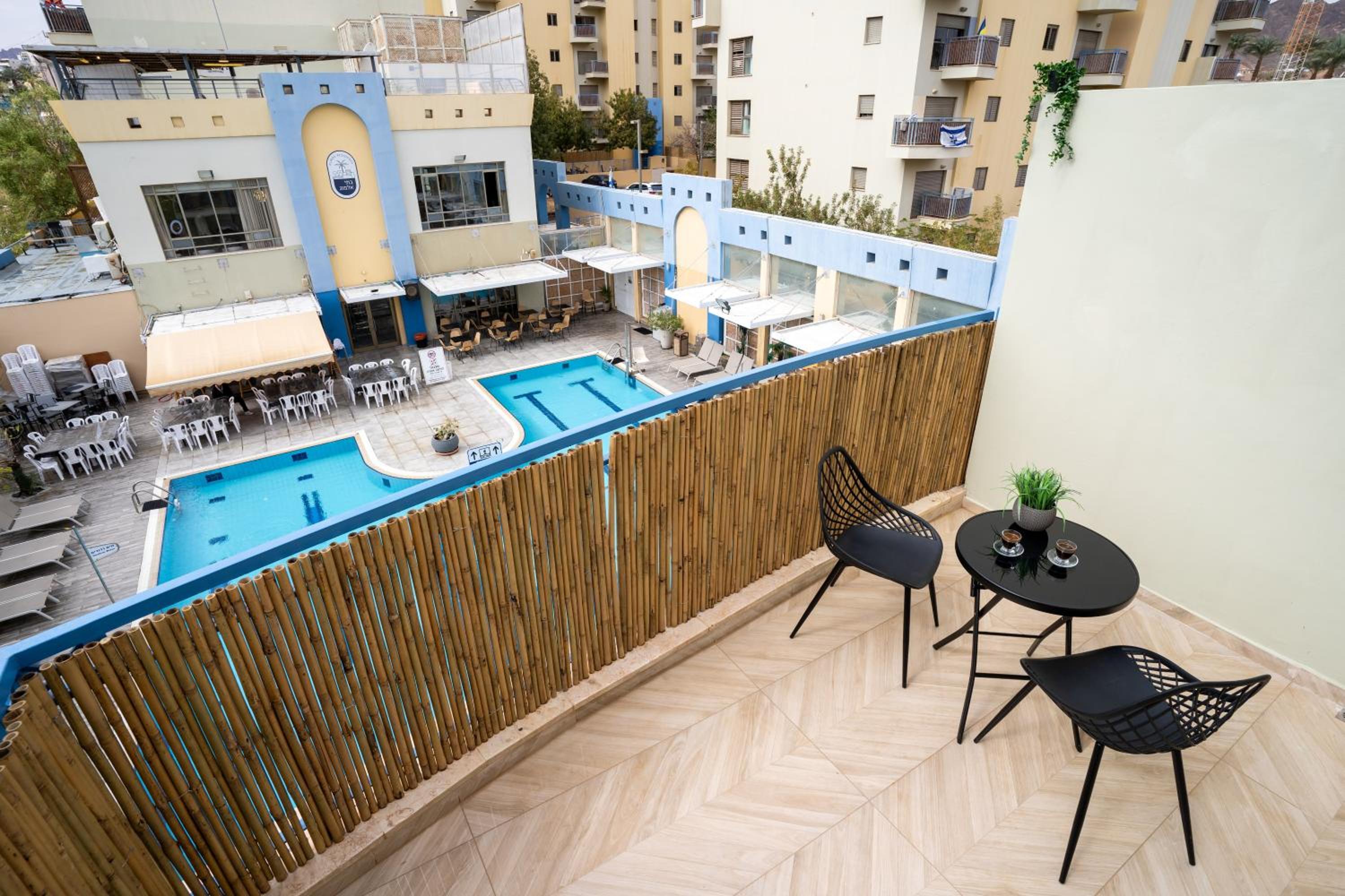 Two-Bedroom Apartment with Pool View photo 3