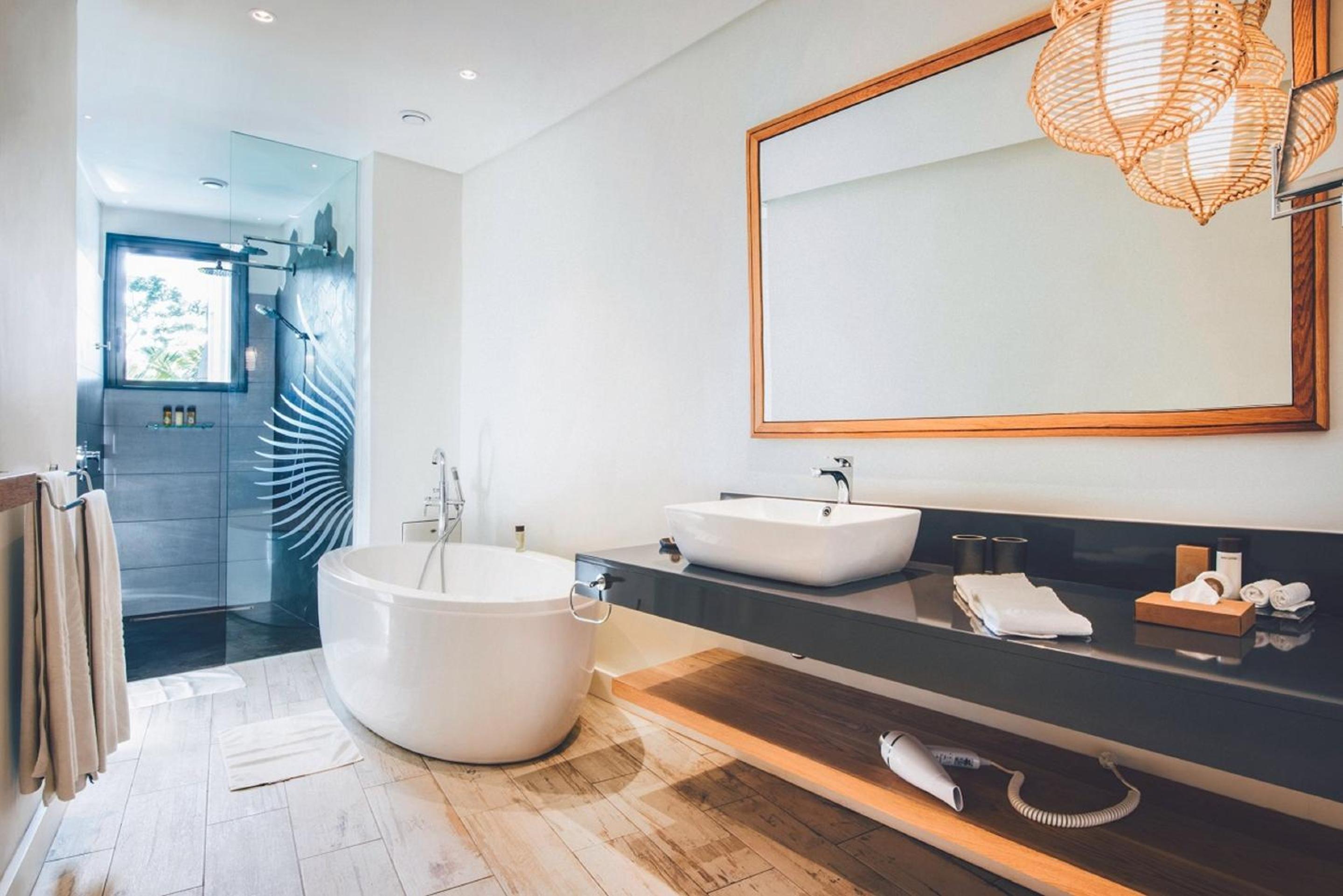 Swim–Up Room - Honeymooners Only (Adults Only)