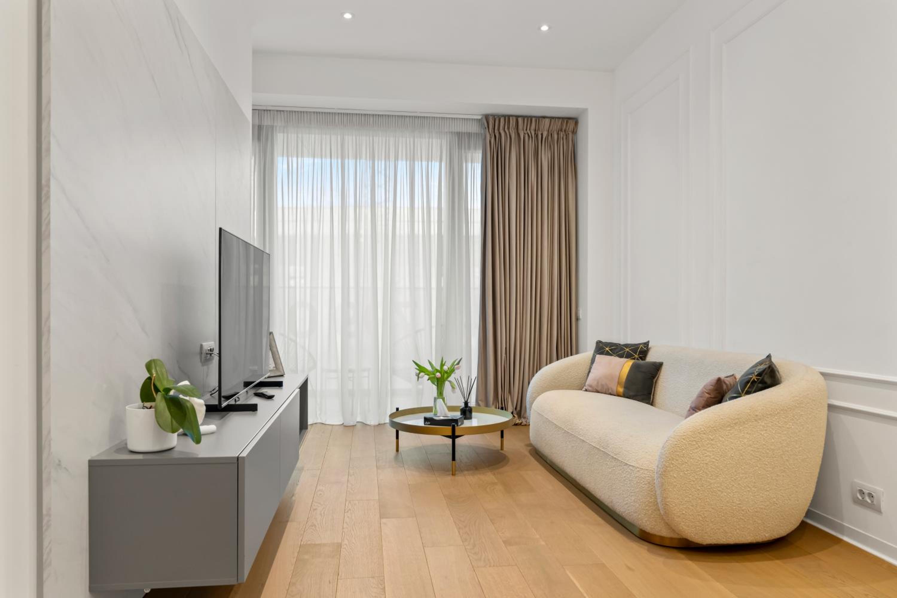 One-Bedroom Apartment - Photo 1