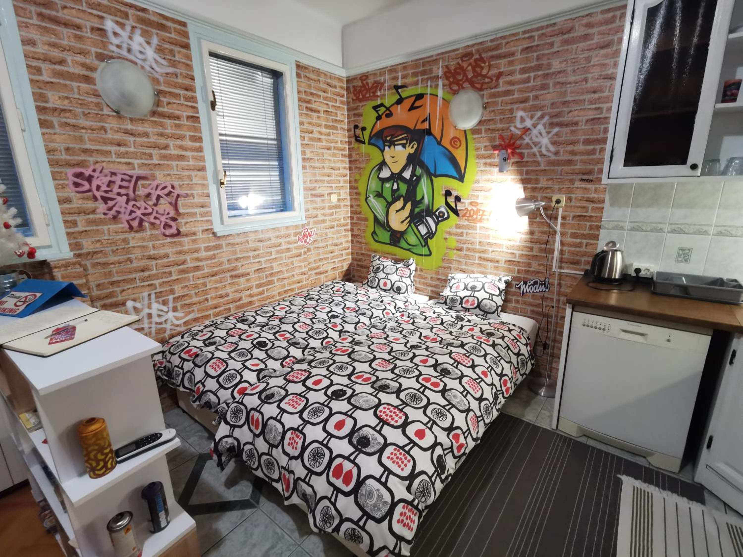 Suite - Photo 13