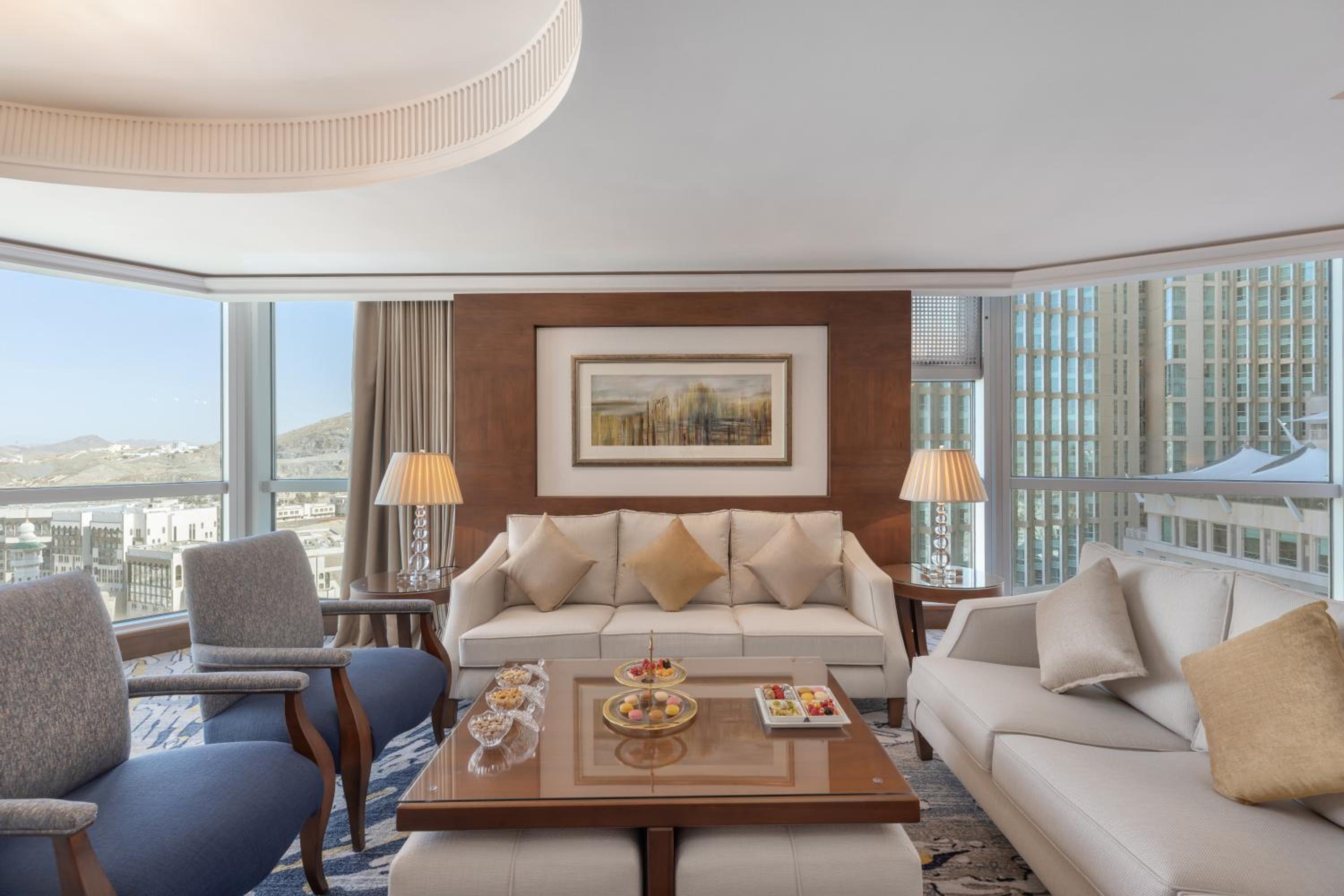 Royal Two-Bedroom Suite with Partial Kaaba View - Photo 2