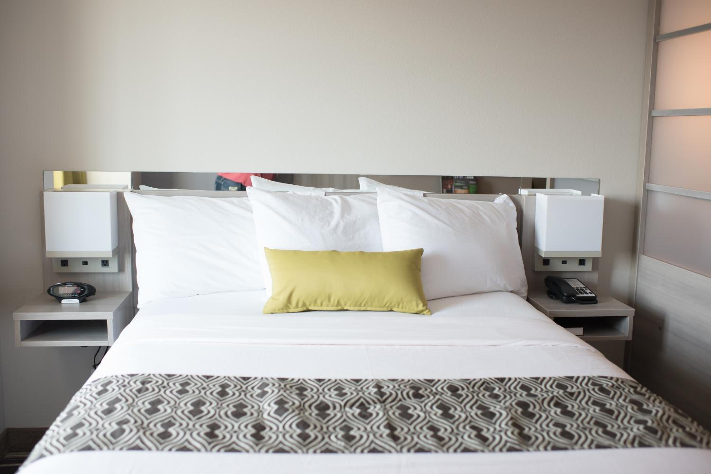 1 Queen Bed, Mobility Accessible Studio Suite, Non-Smoking photo 2