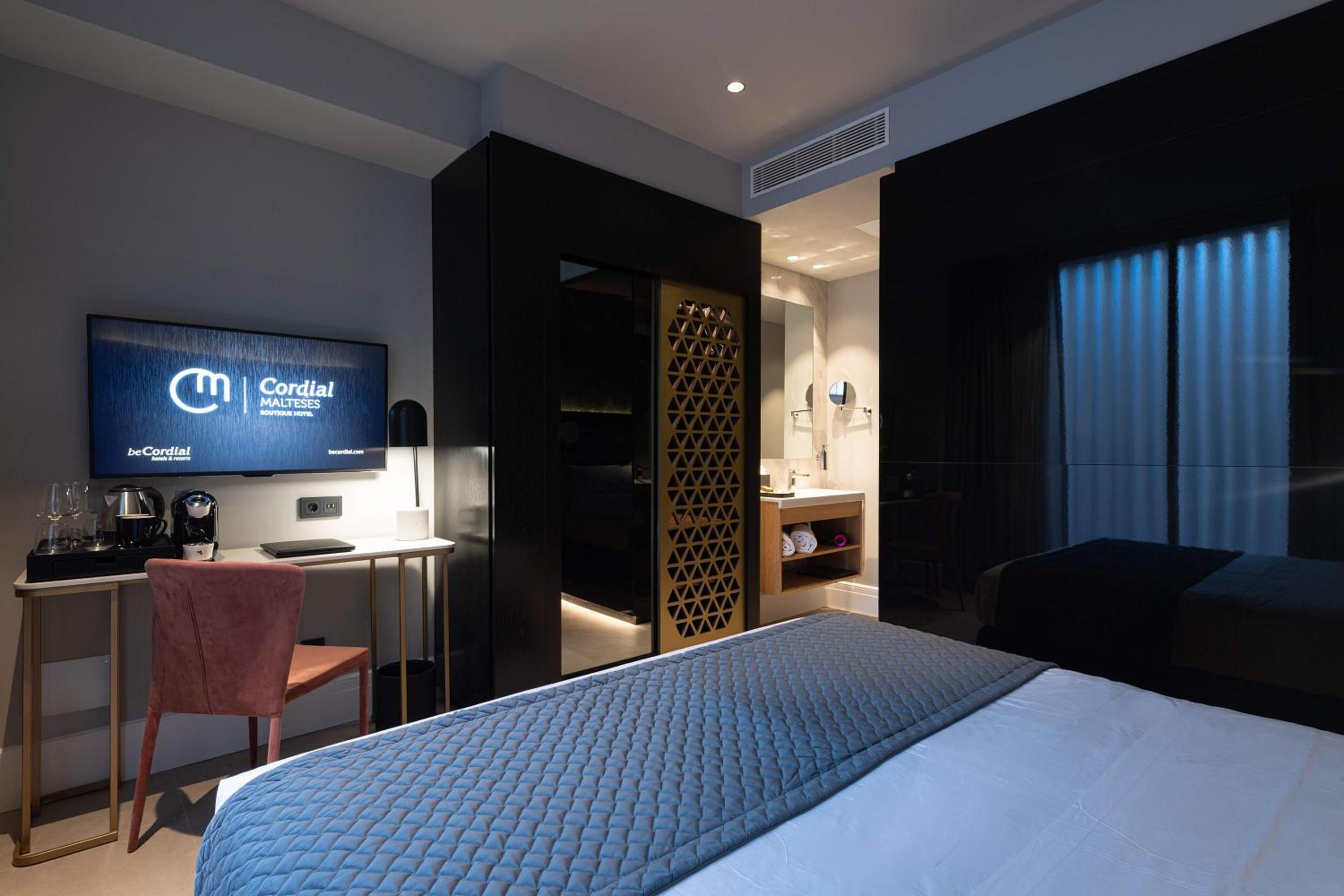 Budget Double Room thumbnail 5