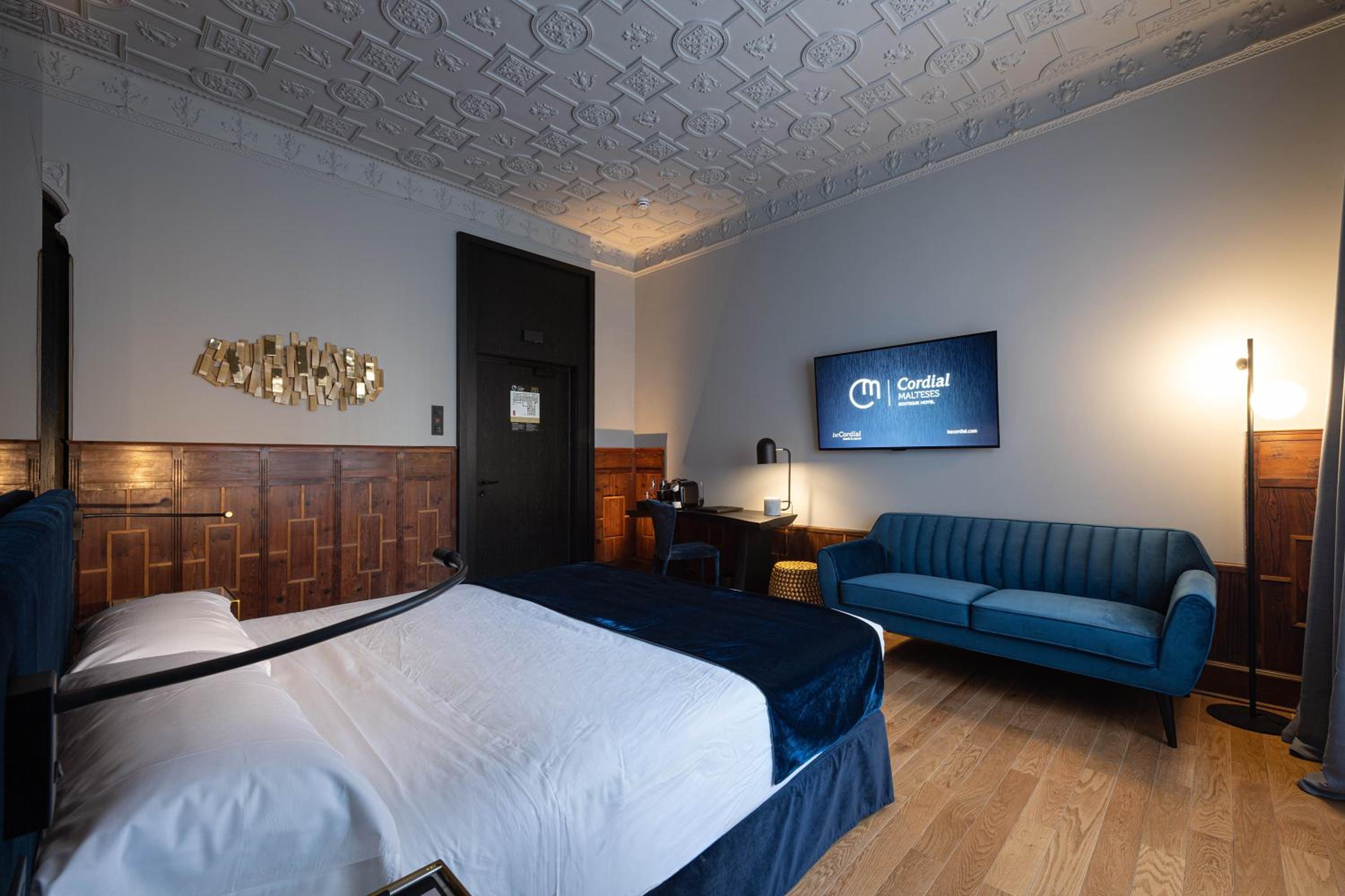 Deluxe Room - Photo 9