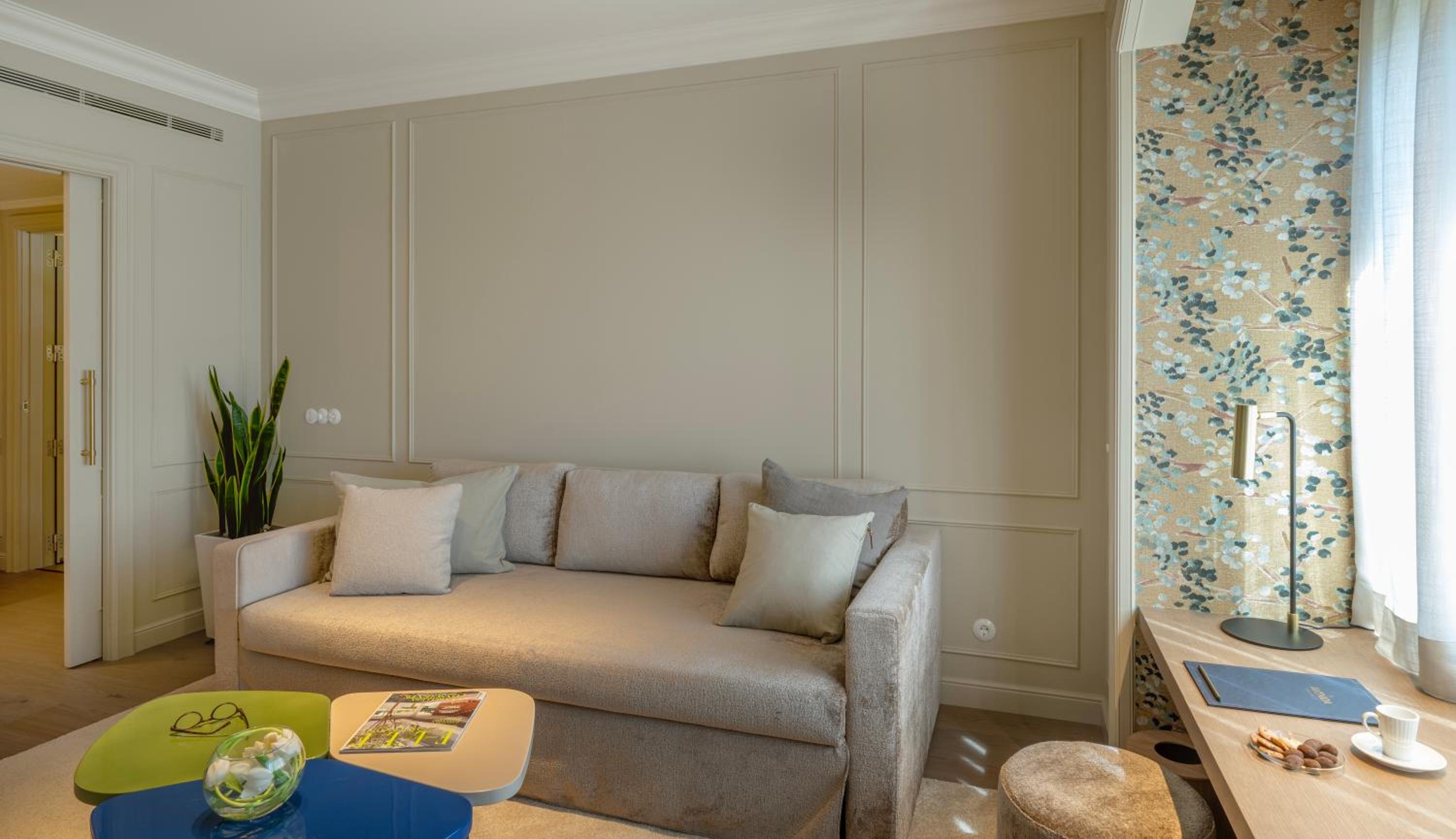 Junior Suite with Views thumbnail 5