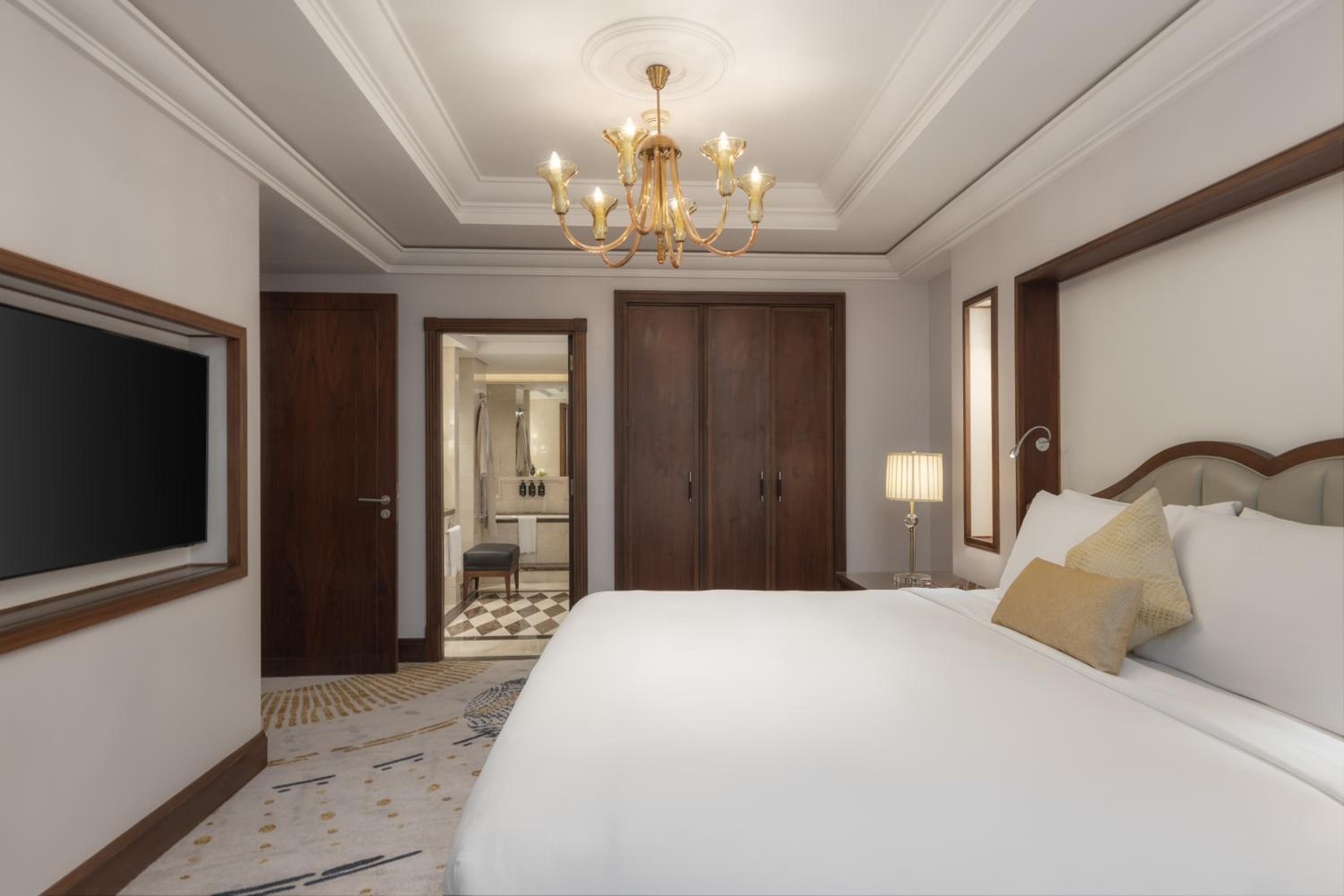 Signature Suite City View - Photo 4