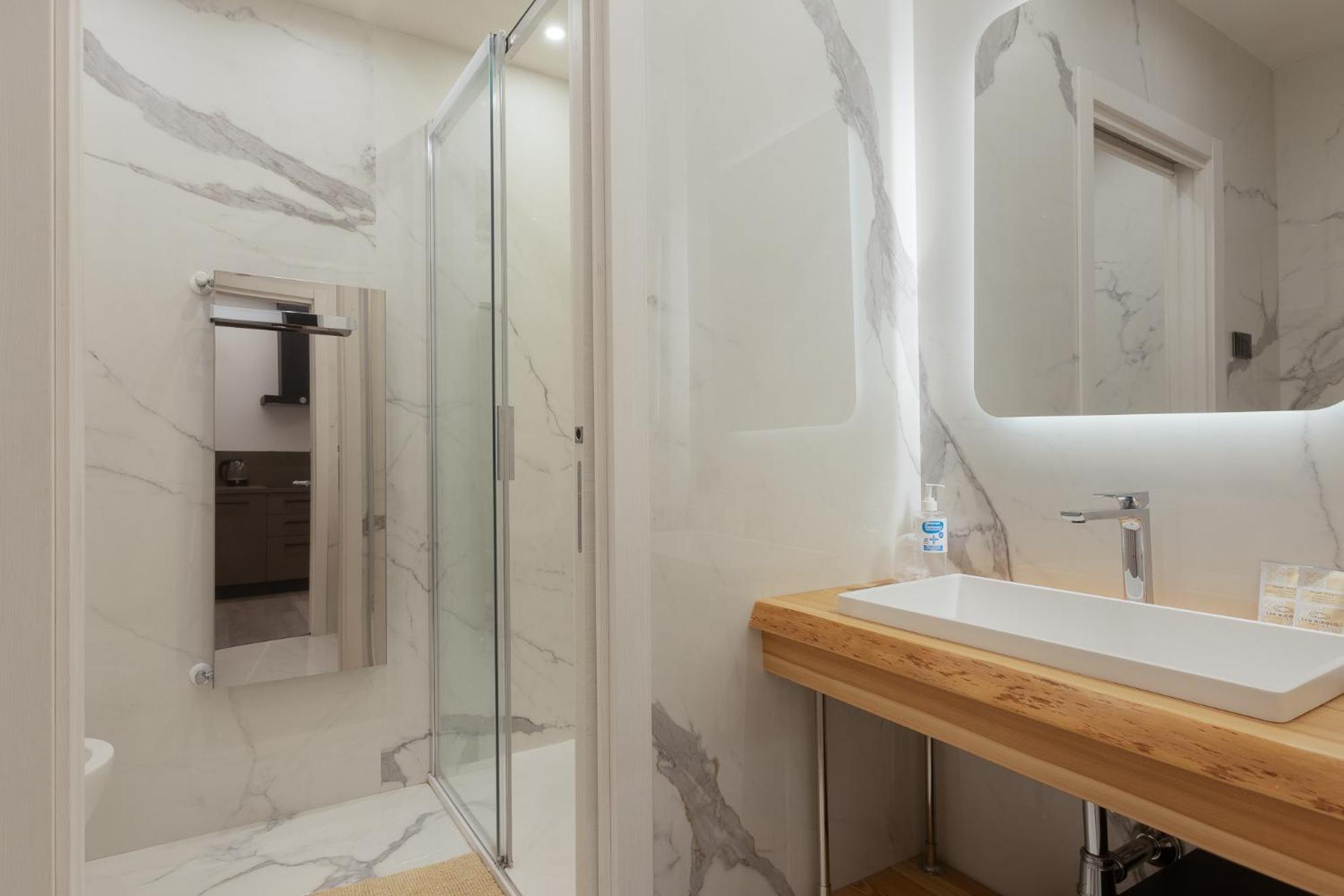 Deluxe Suite - Photo 14