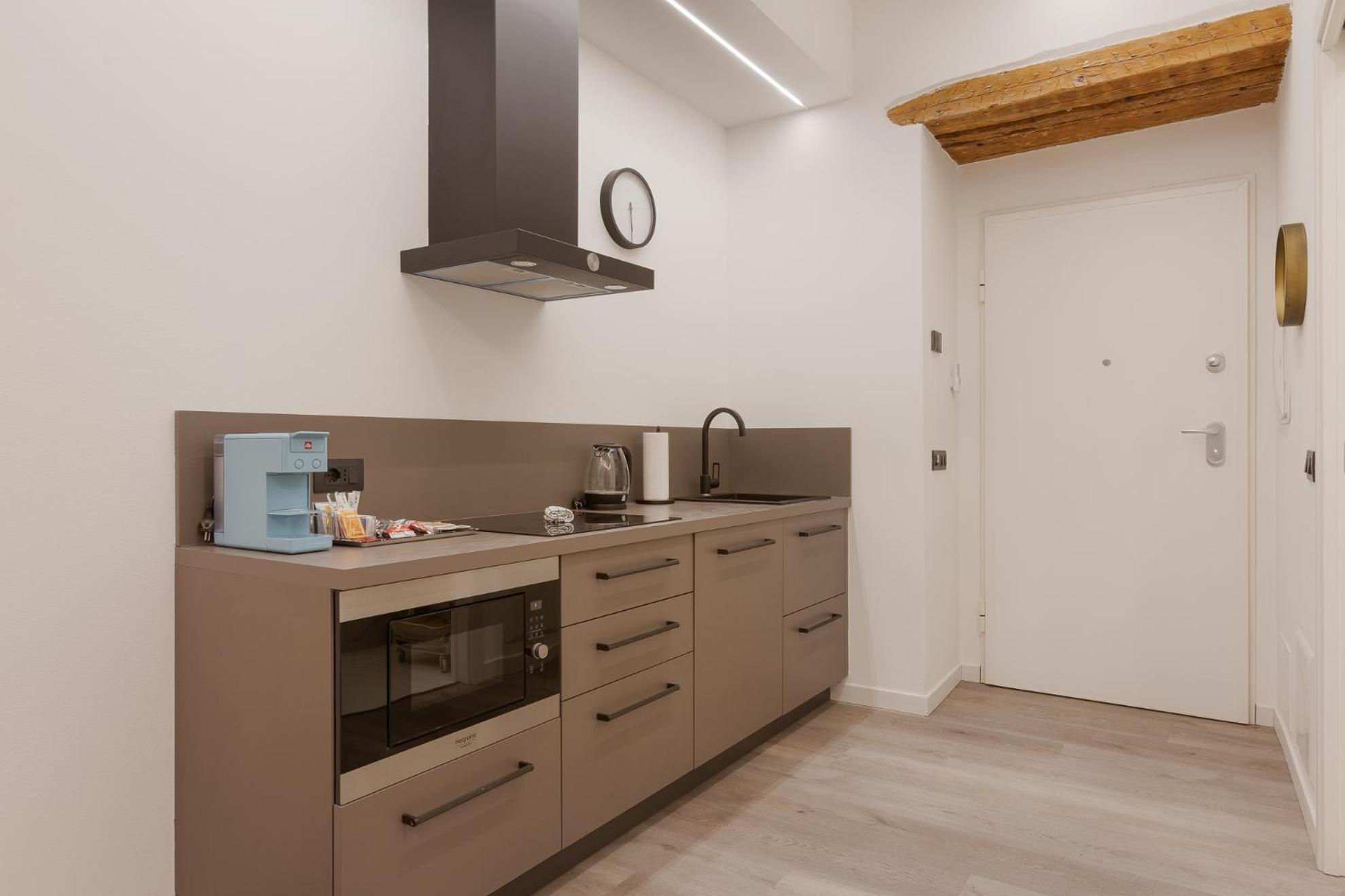 Deluxe Suite - Photo 16