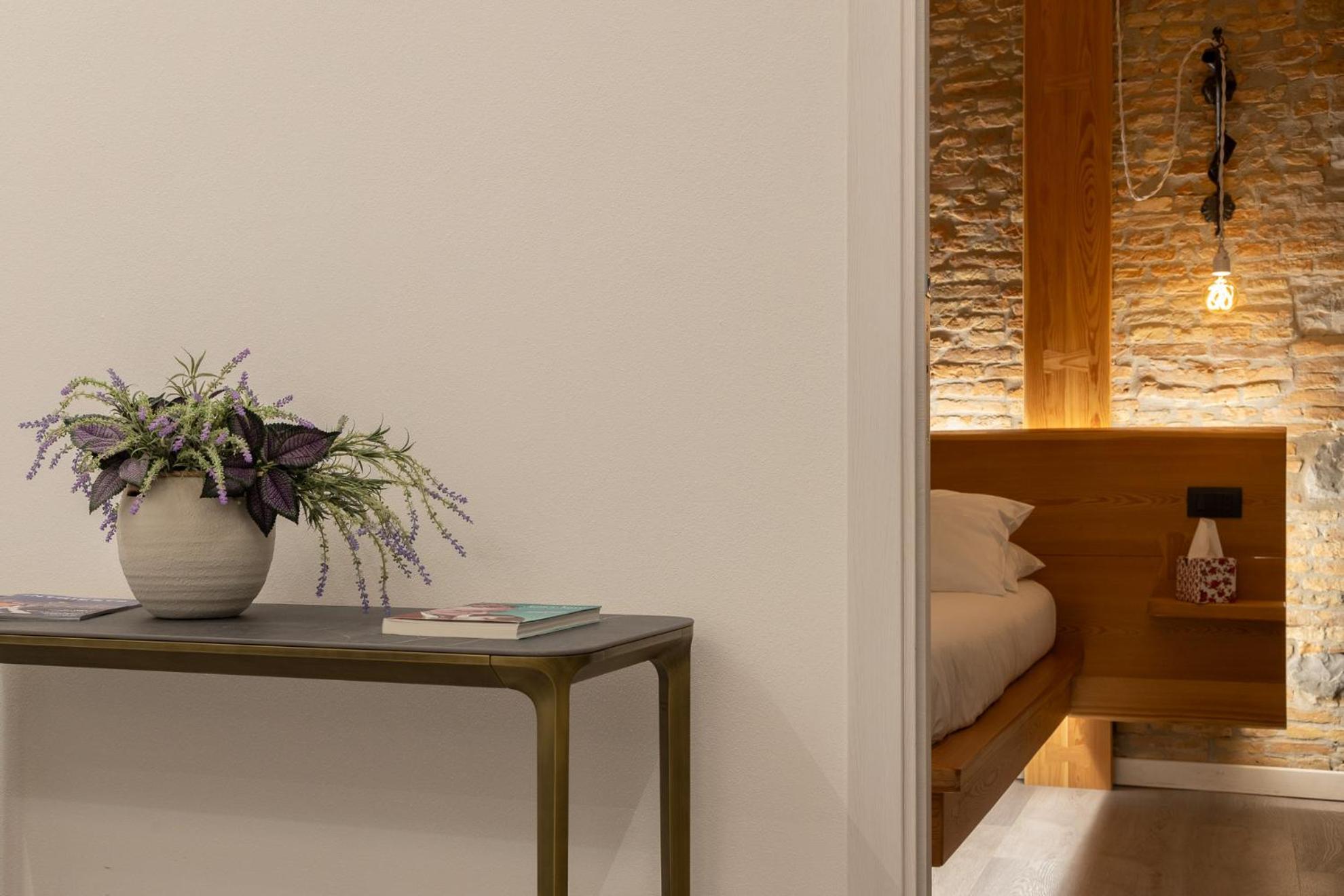 Deluxe Suite - Photo 15