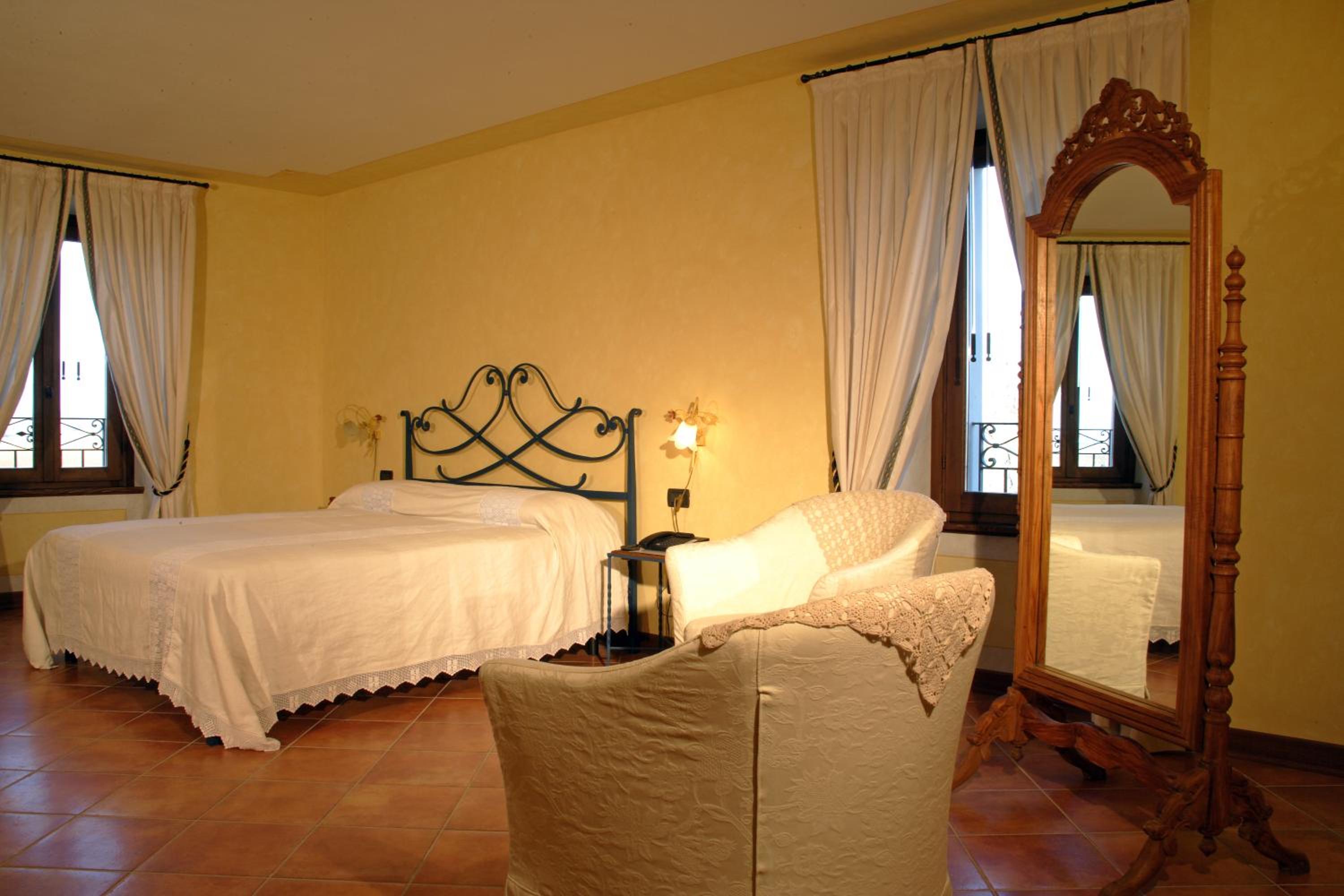 Large Double Room photo 3