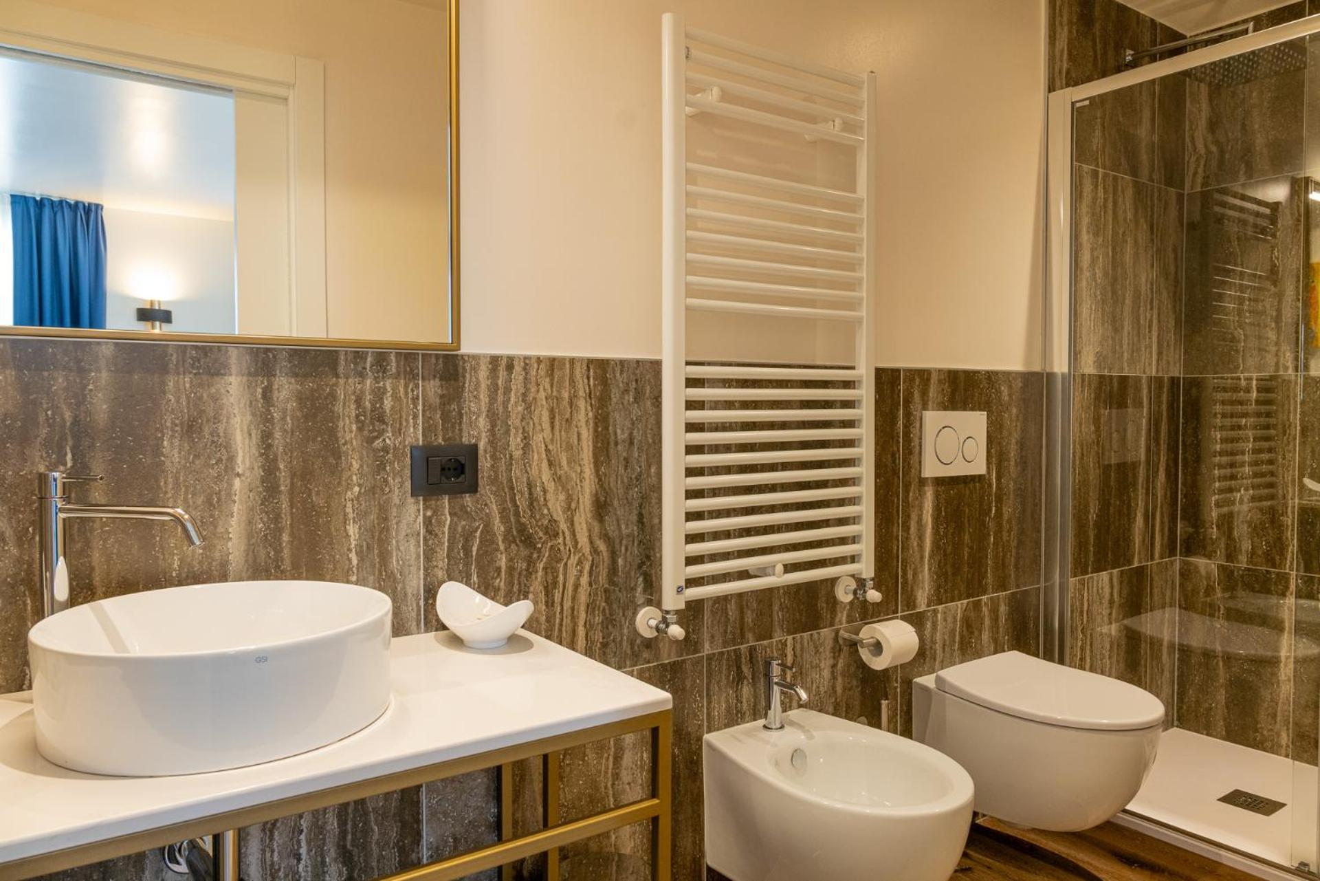 One-Bedroom Suite - Photo 2