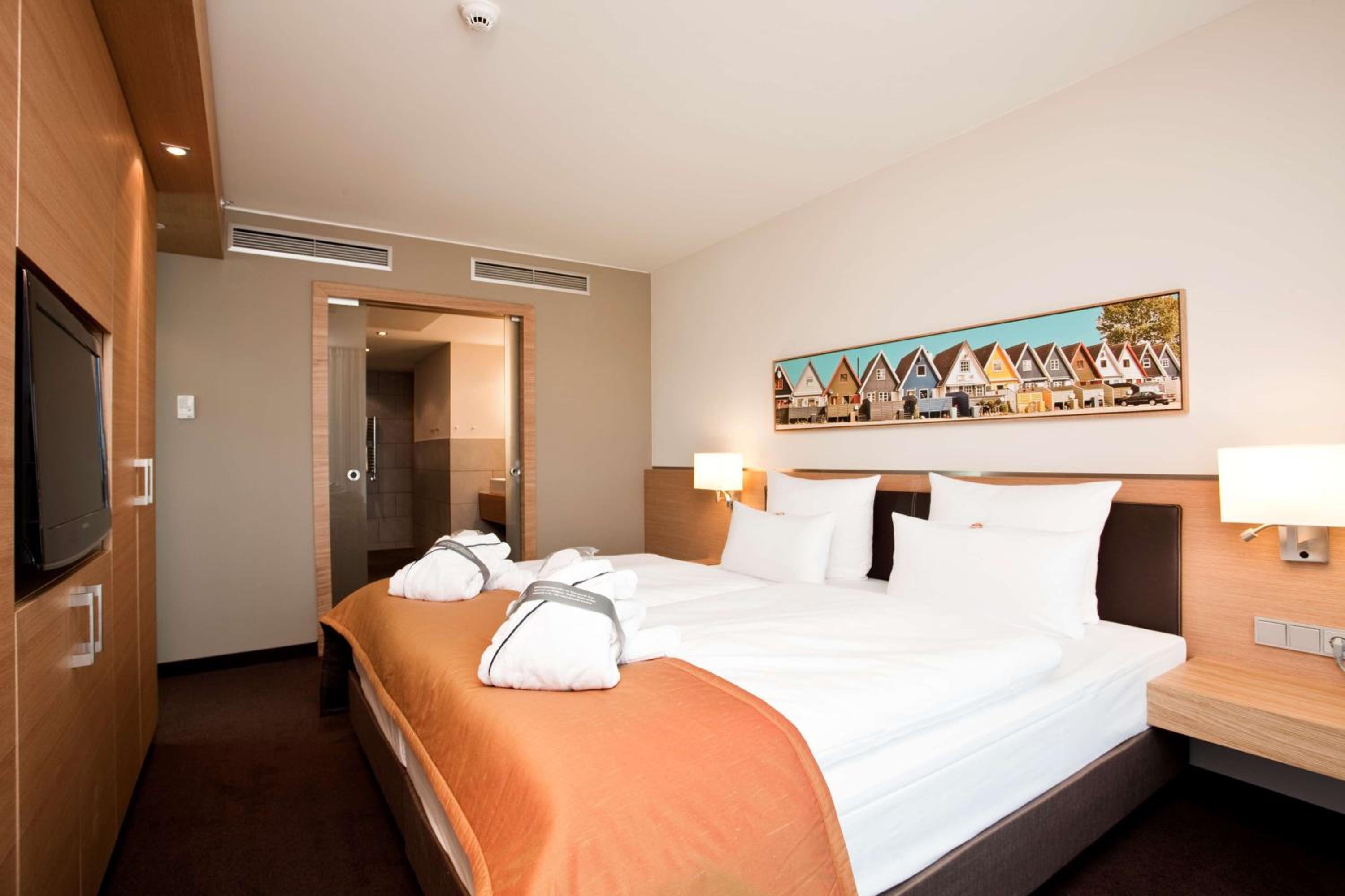Suite - Photo 1