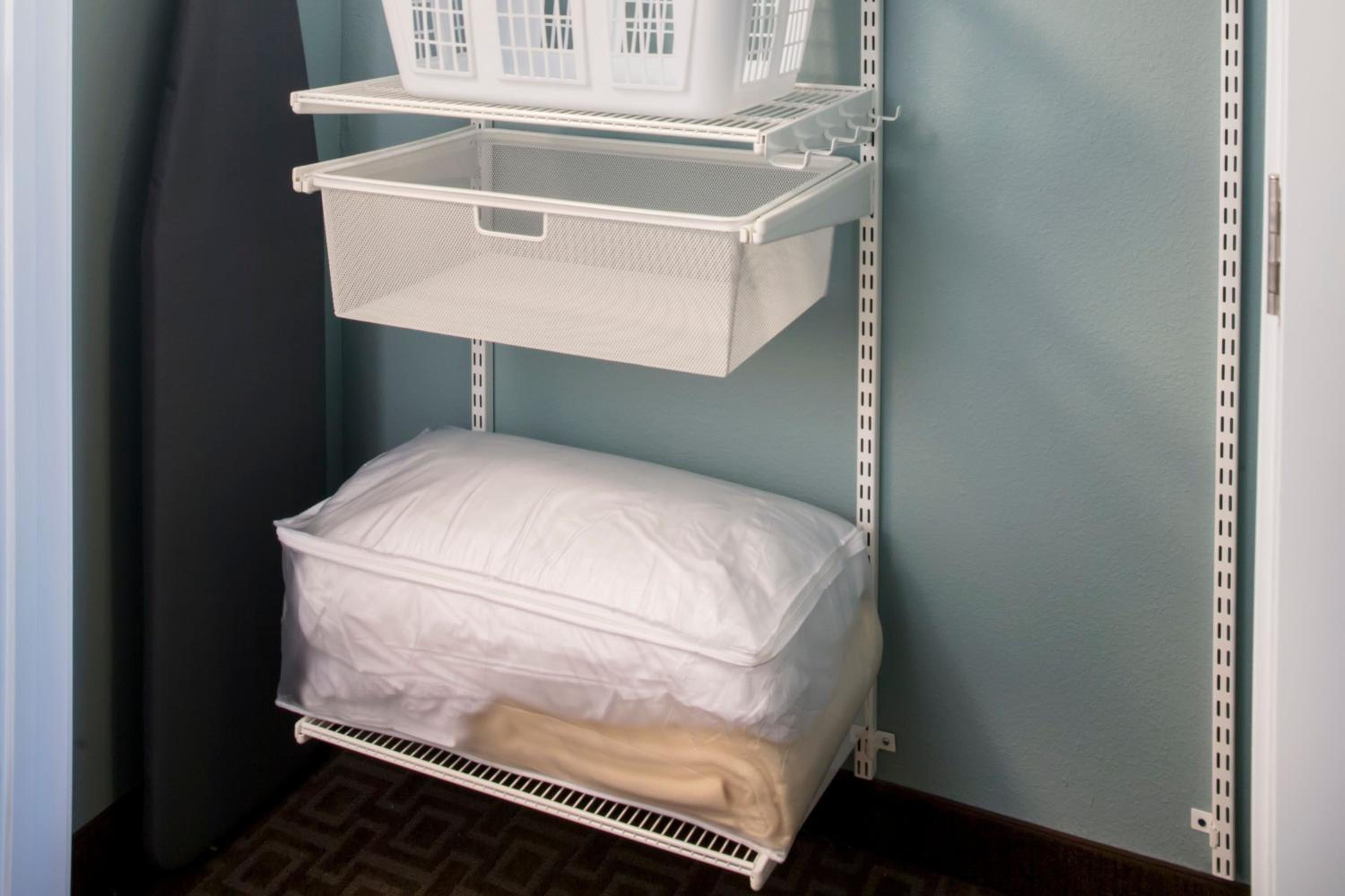 Queen Studio with Two Queen Beds and Sofa Bed thumbnail 6