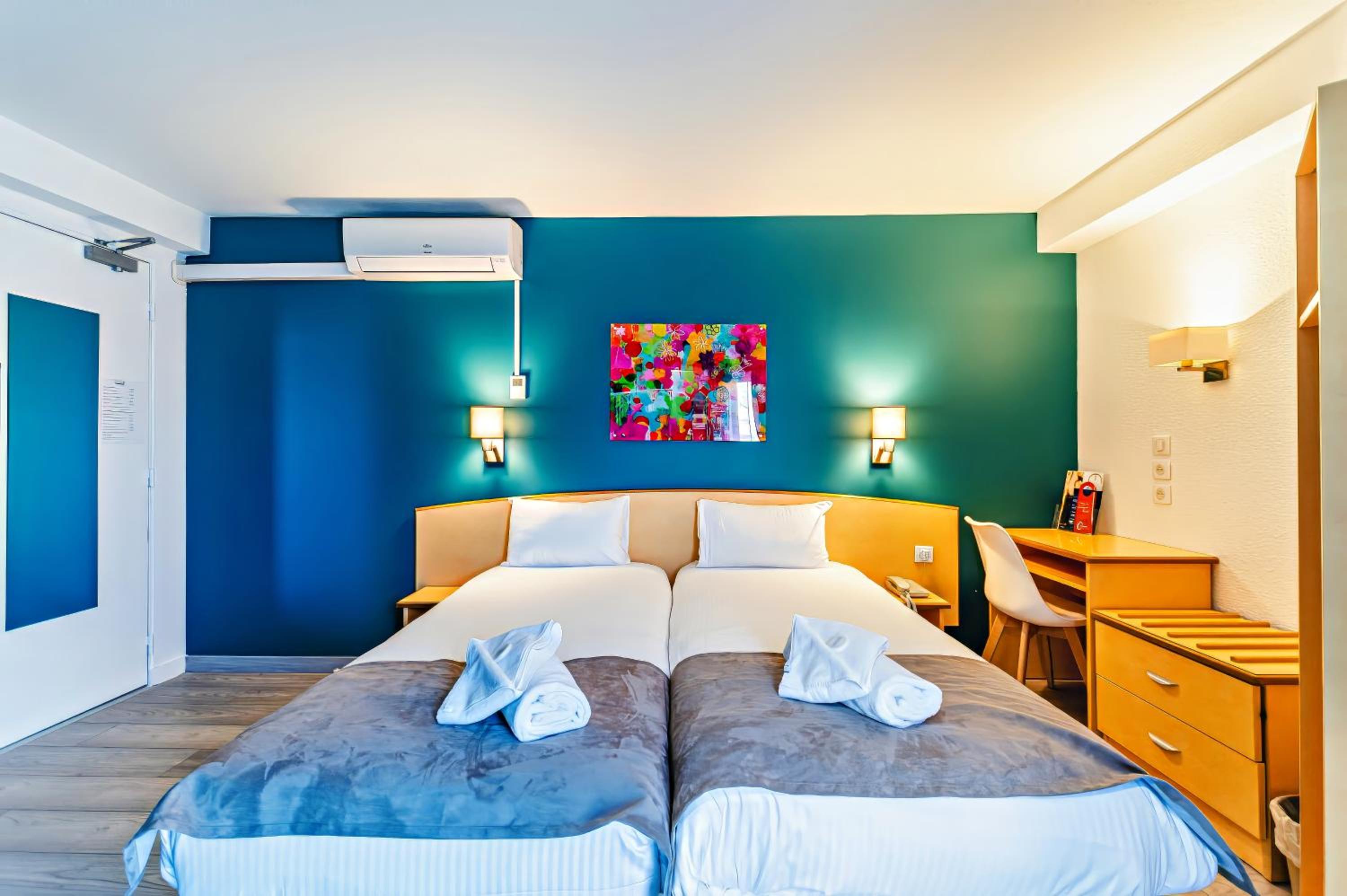 Standard Twin Room - Photo 1