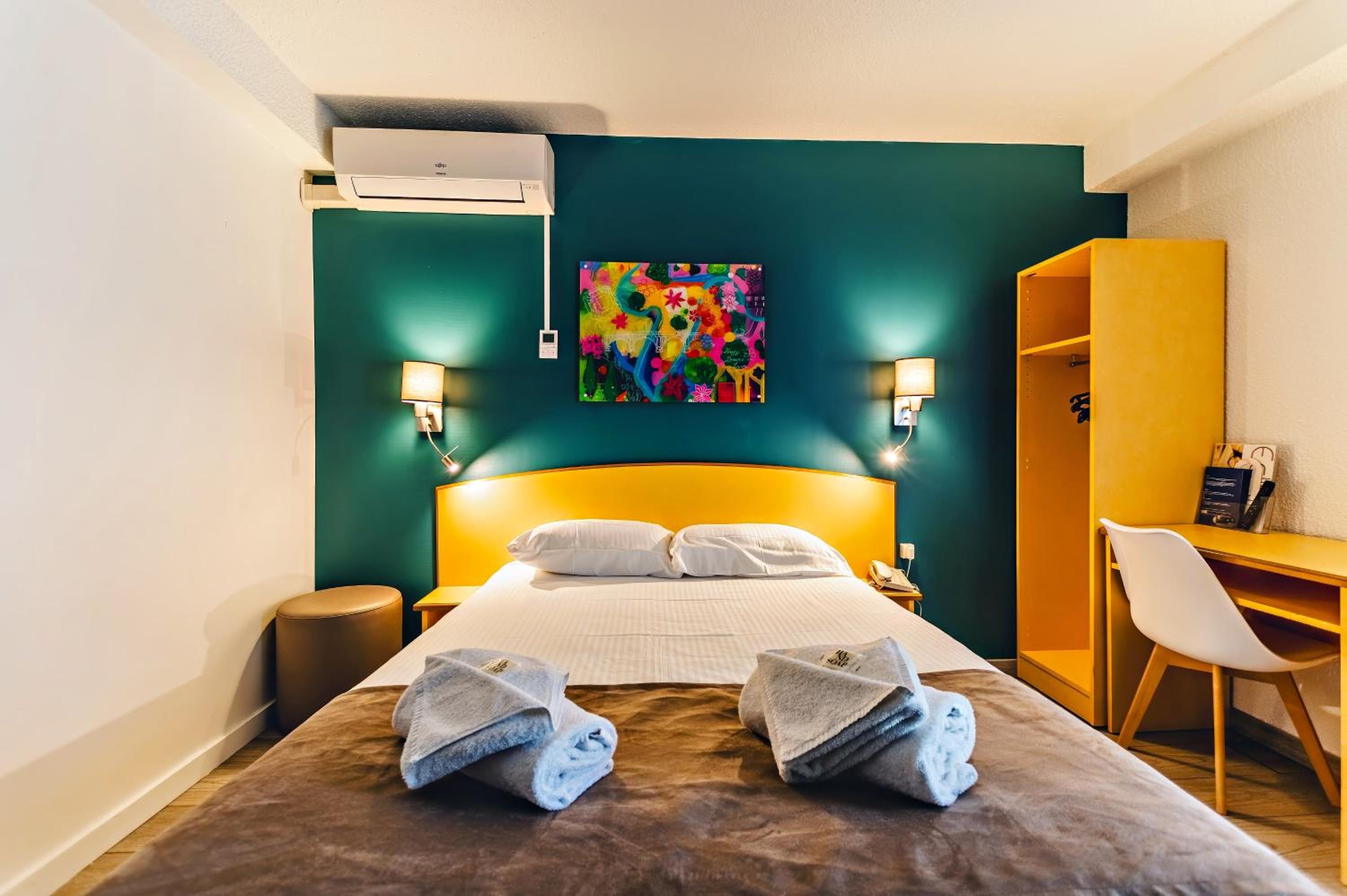 Double Room - Photo 5