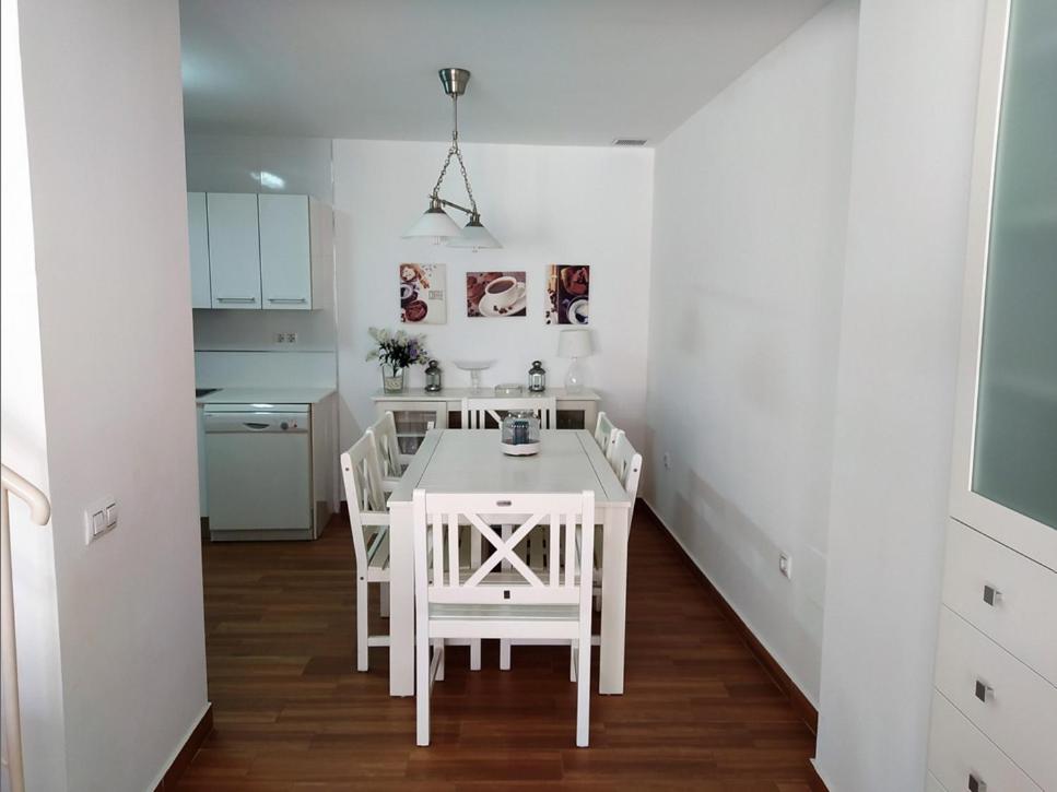 Three-Bedroom House photo 3