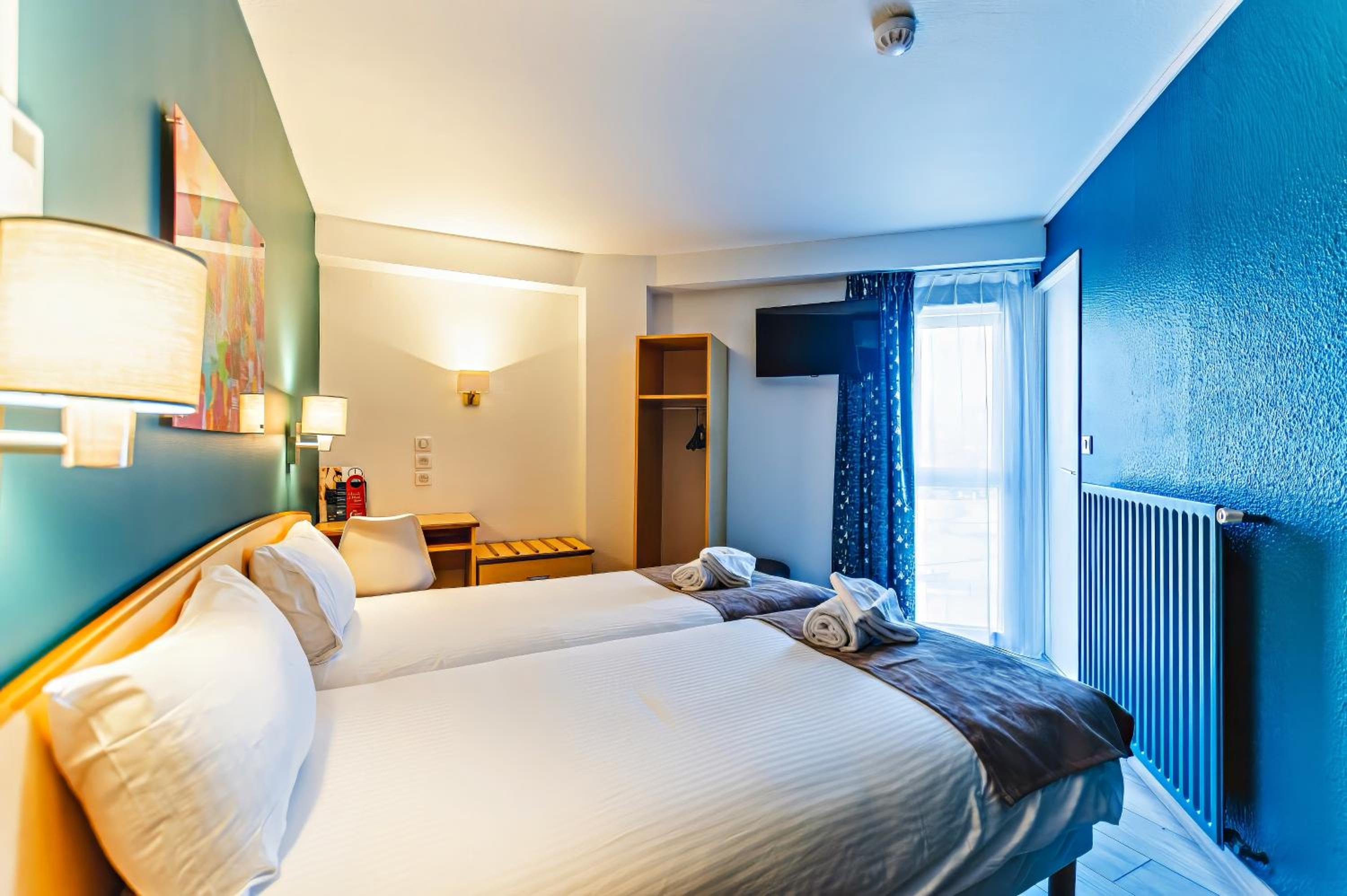 Standard Twin Room - Photo 3
