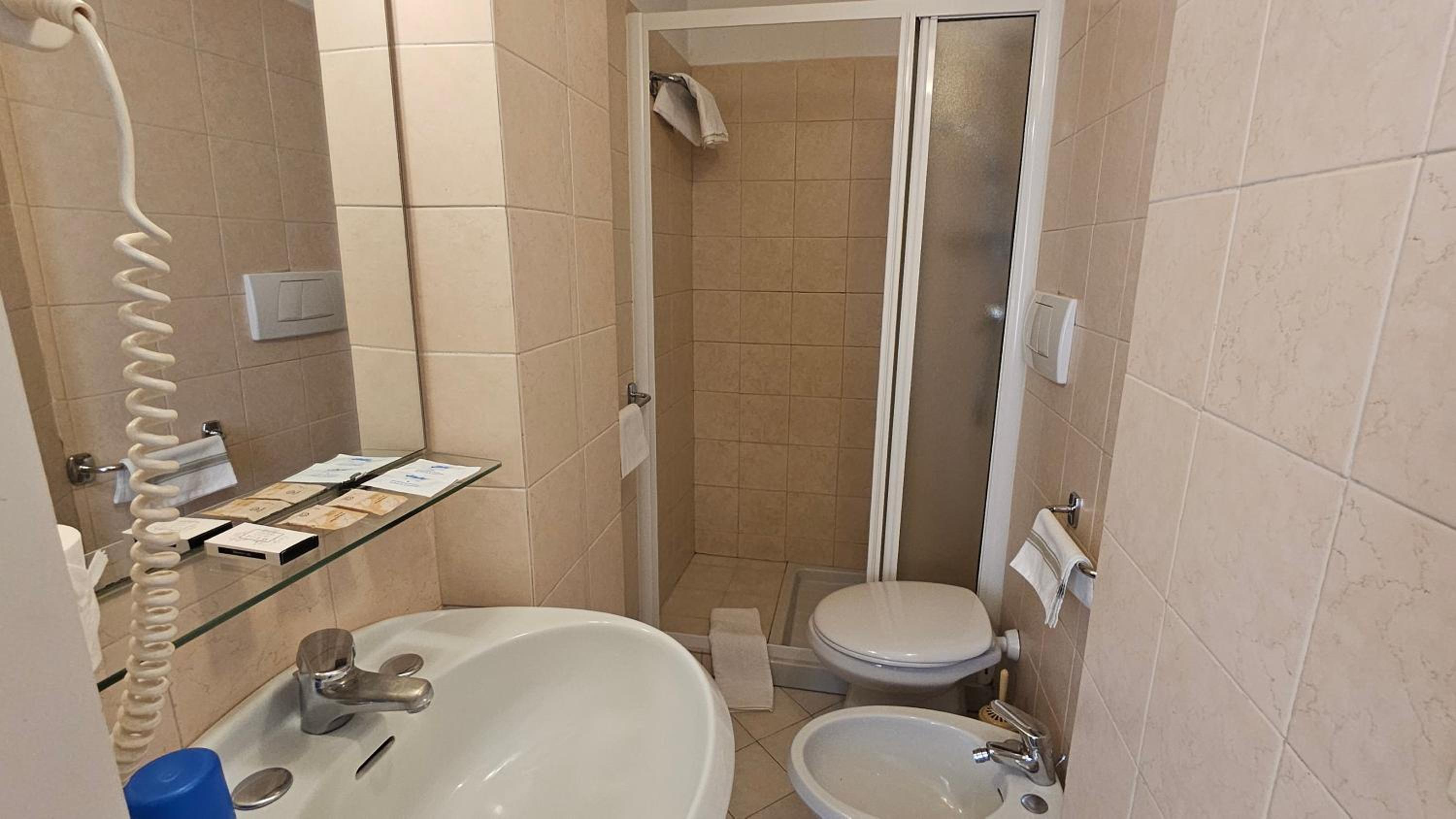 Double Room - Photo 2