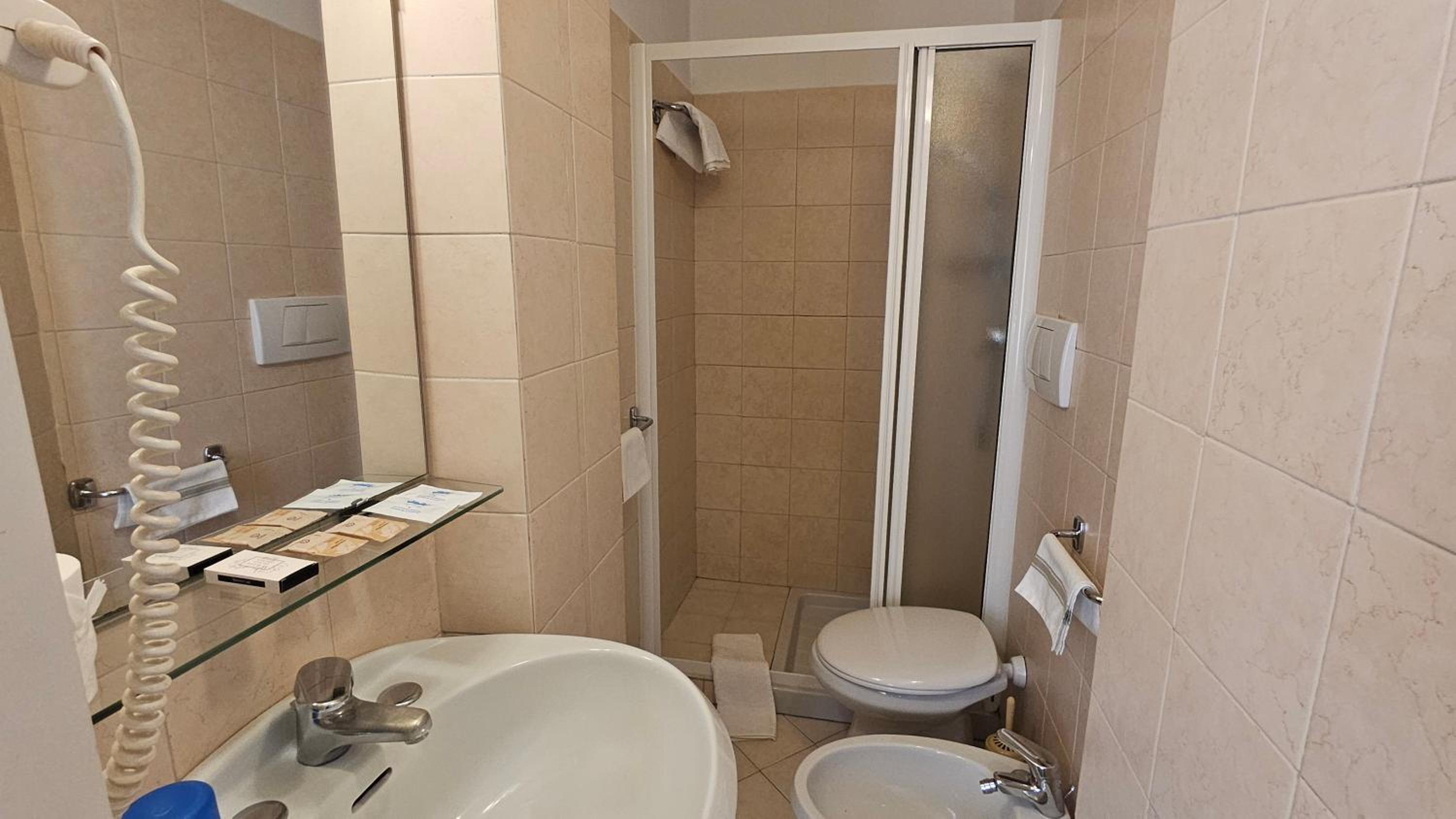 Double Room - Photo 11