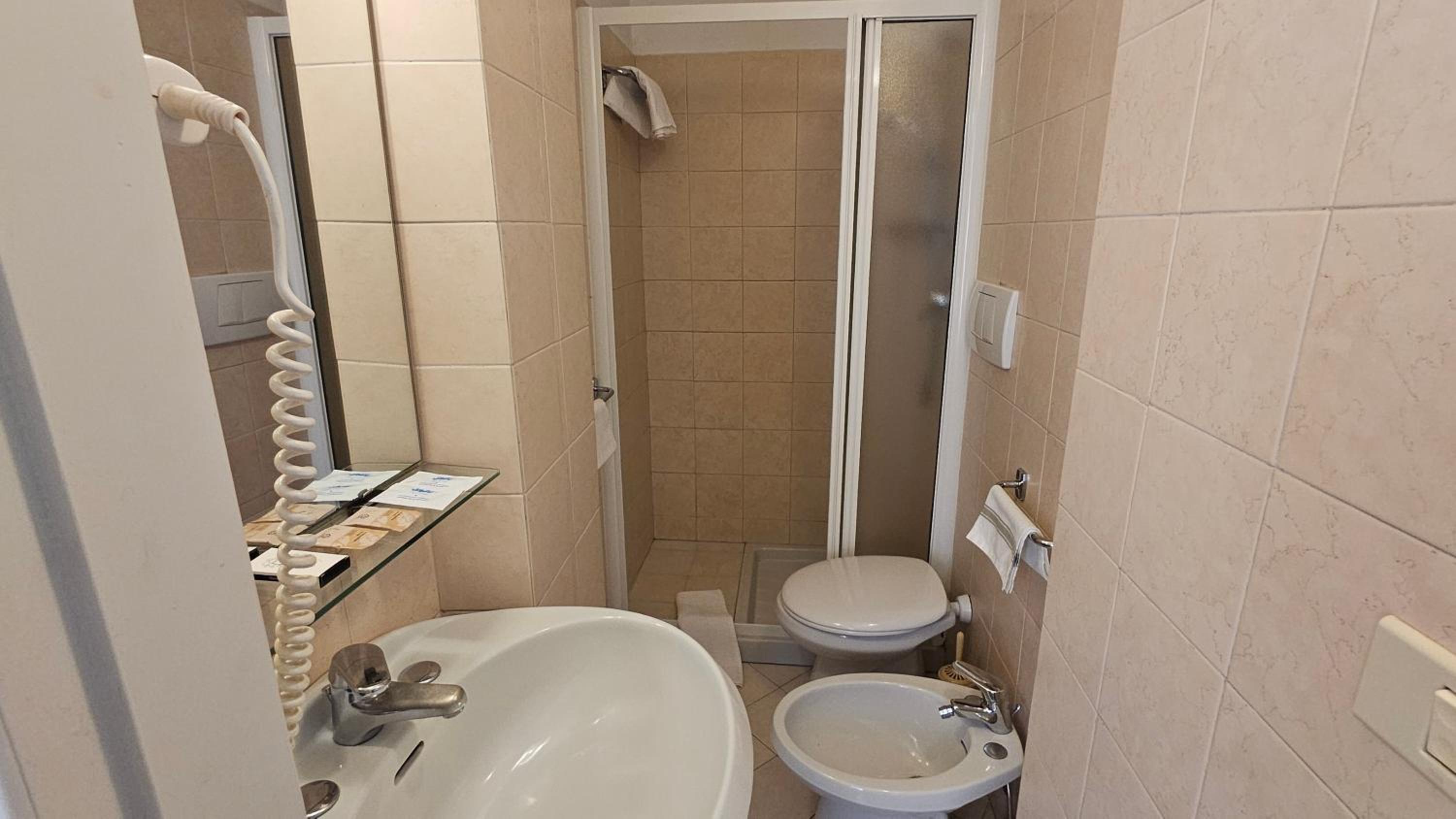 Double Room - Photo 10