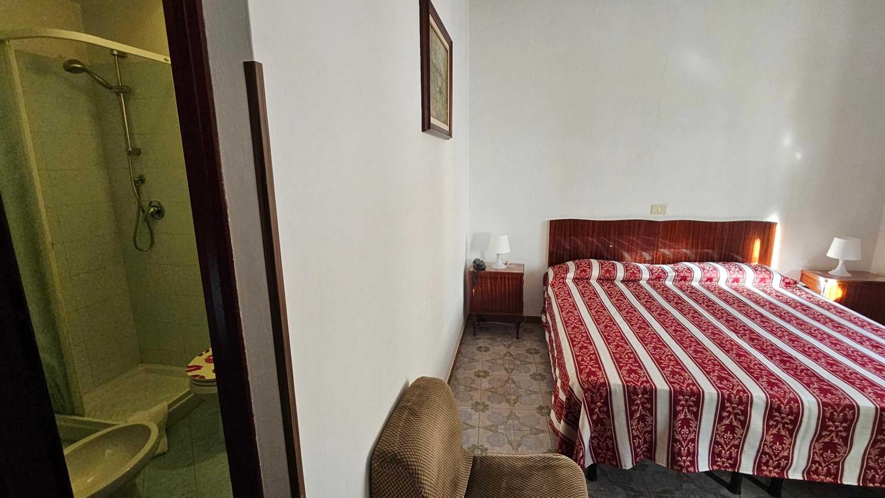 Double Room - Photo 8