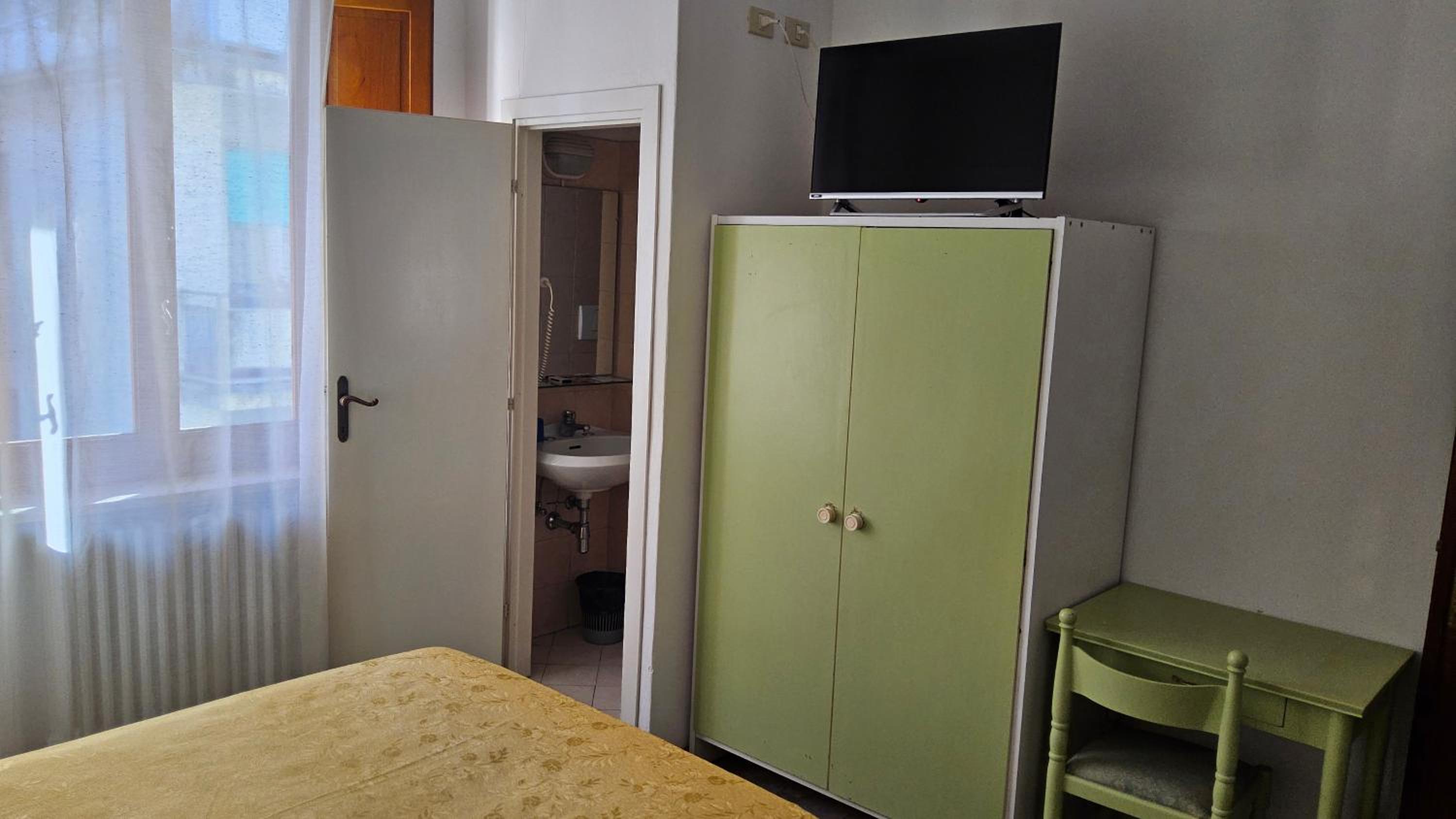 Double Room - Photo 7