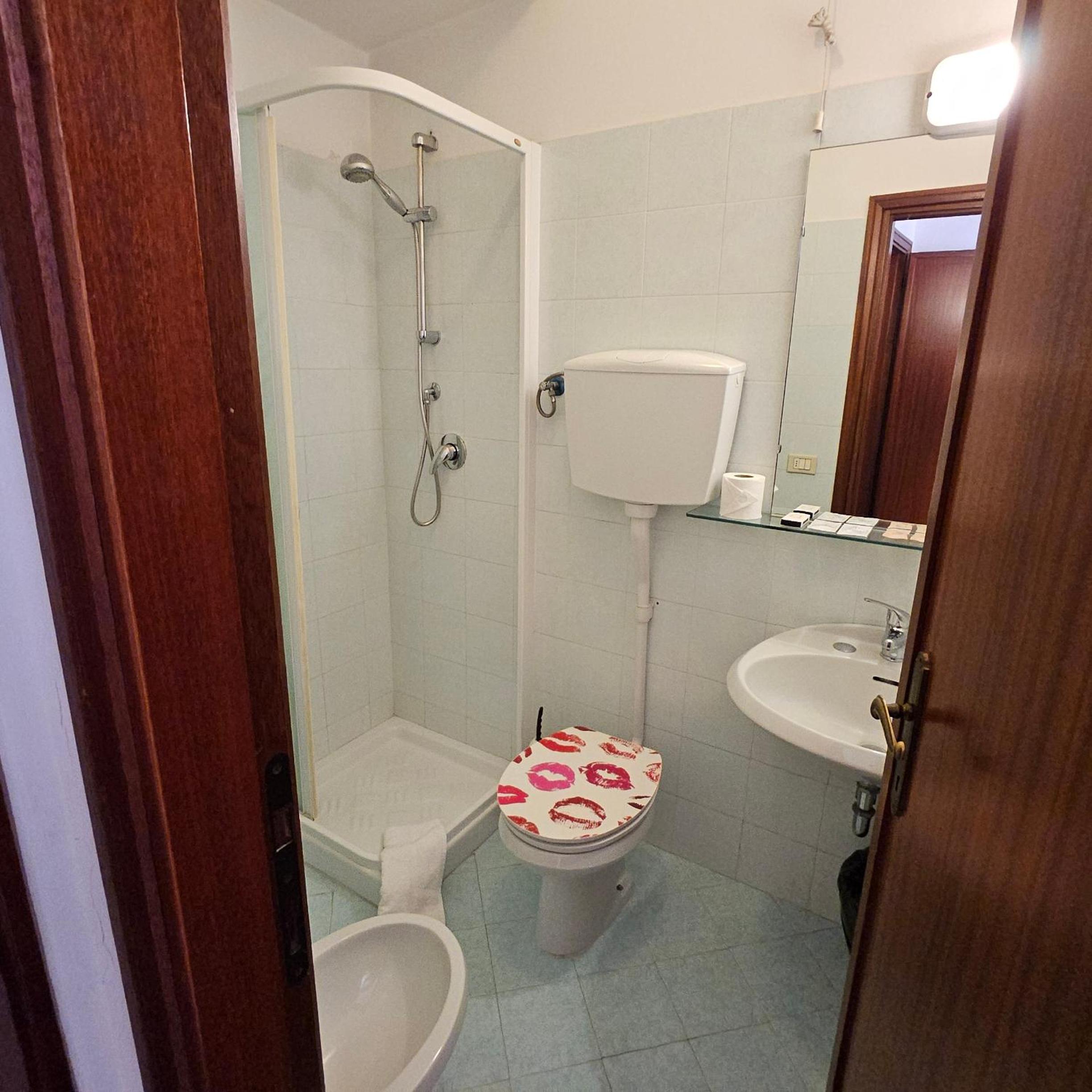 Double Room - Photo 4