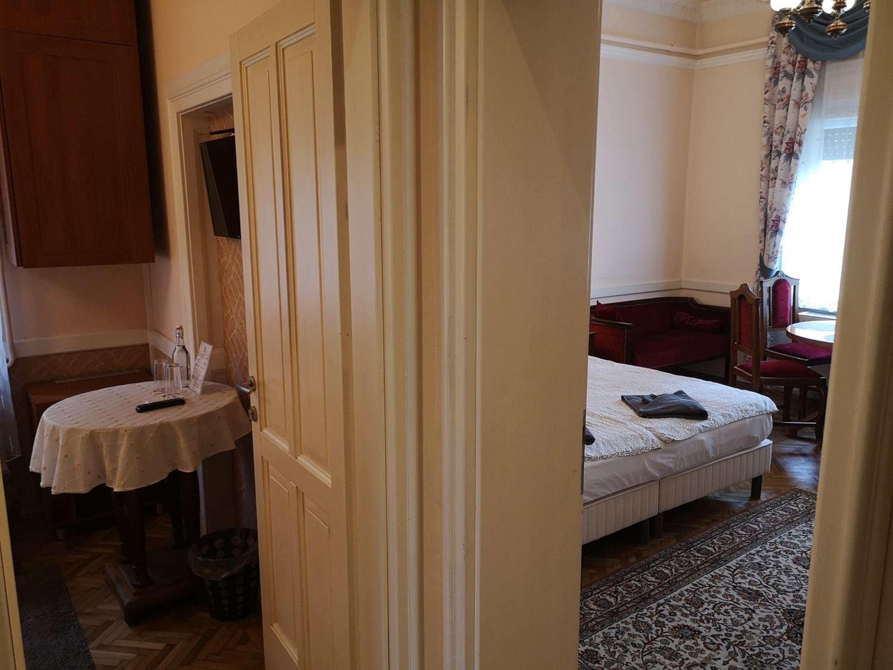 Two-Bedroom Suite - Photo 8