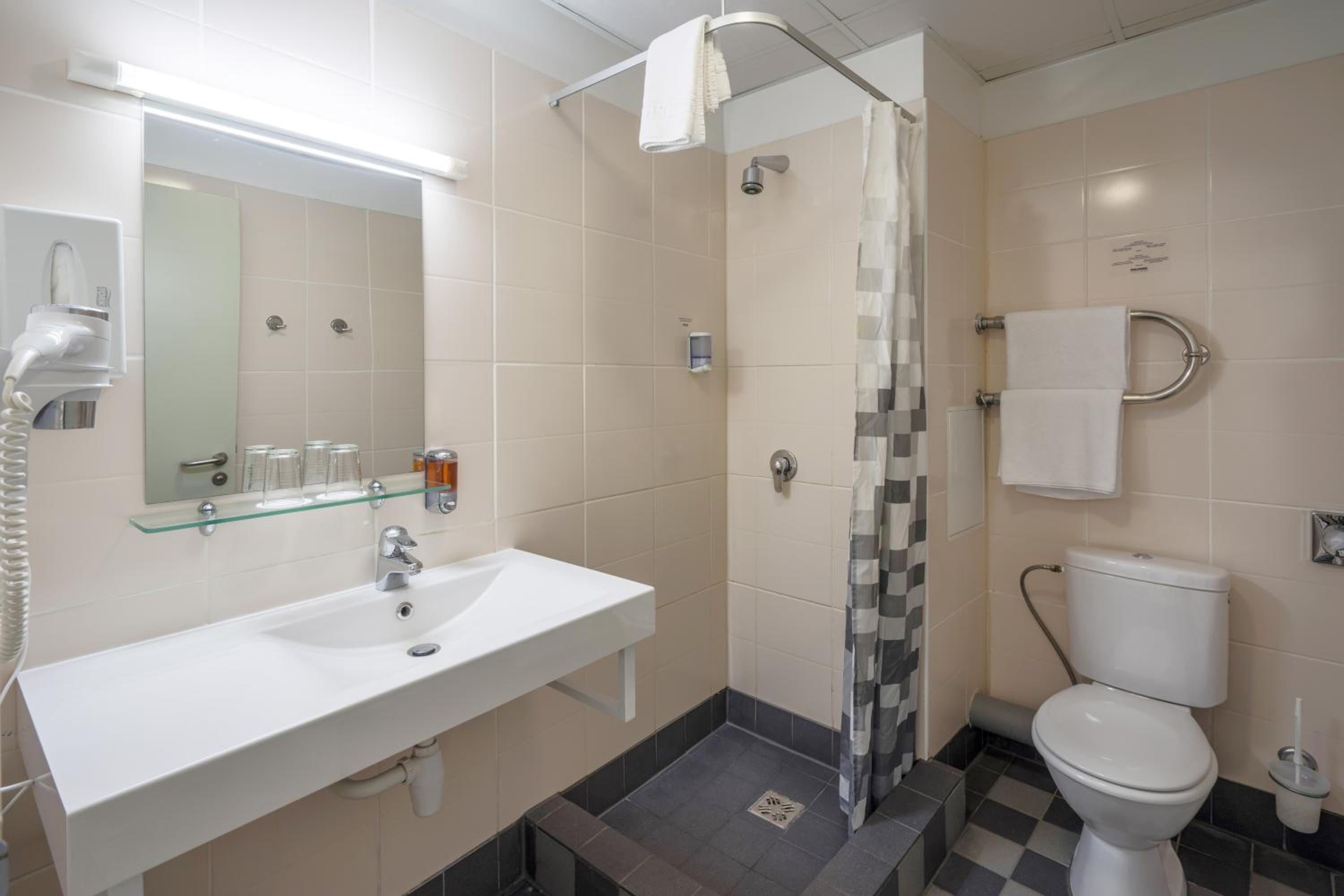 Twin Room With Private External Bathroom photo 3