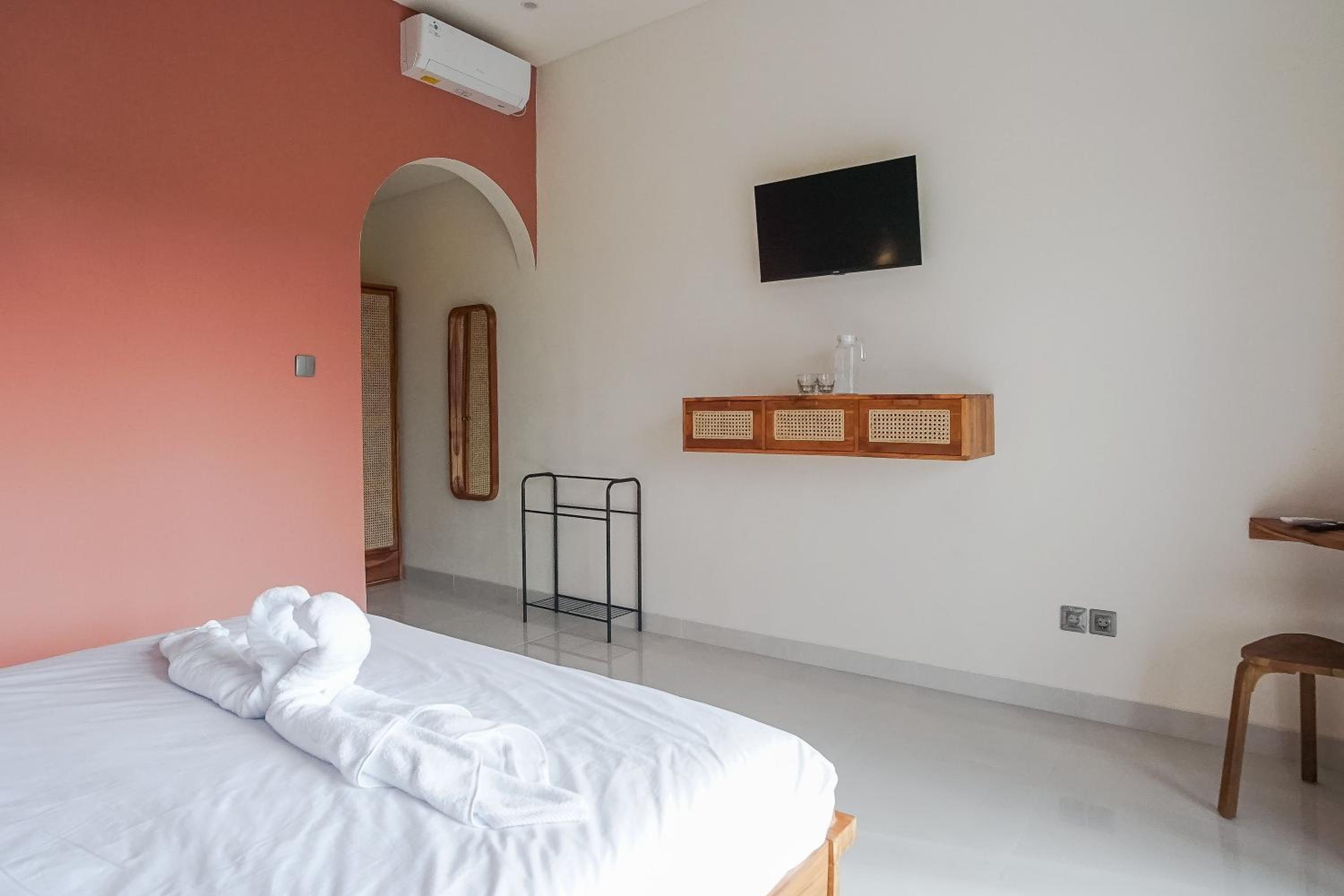Deluxe Double Room - Photo 11