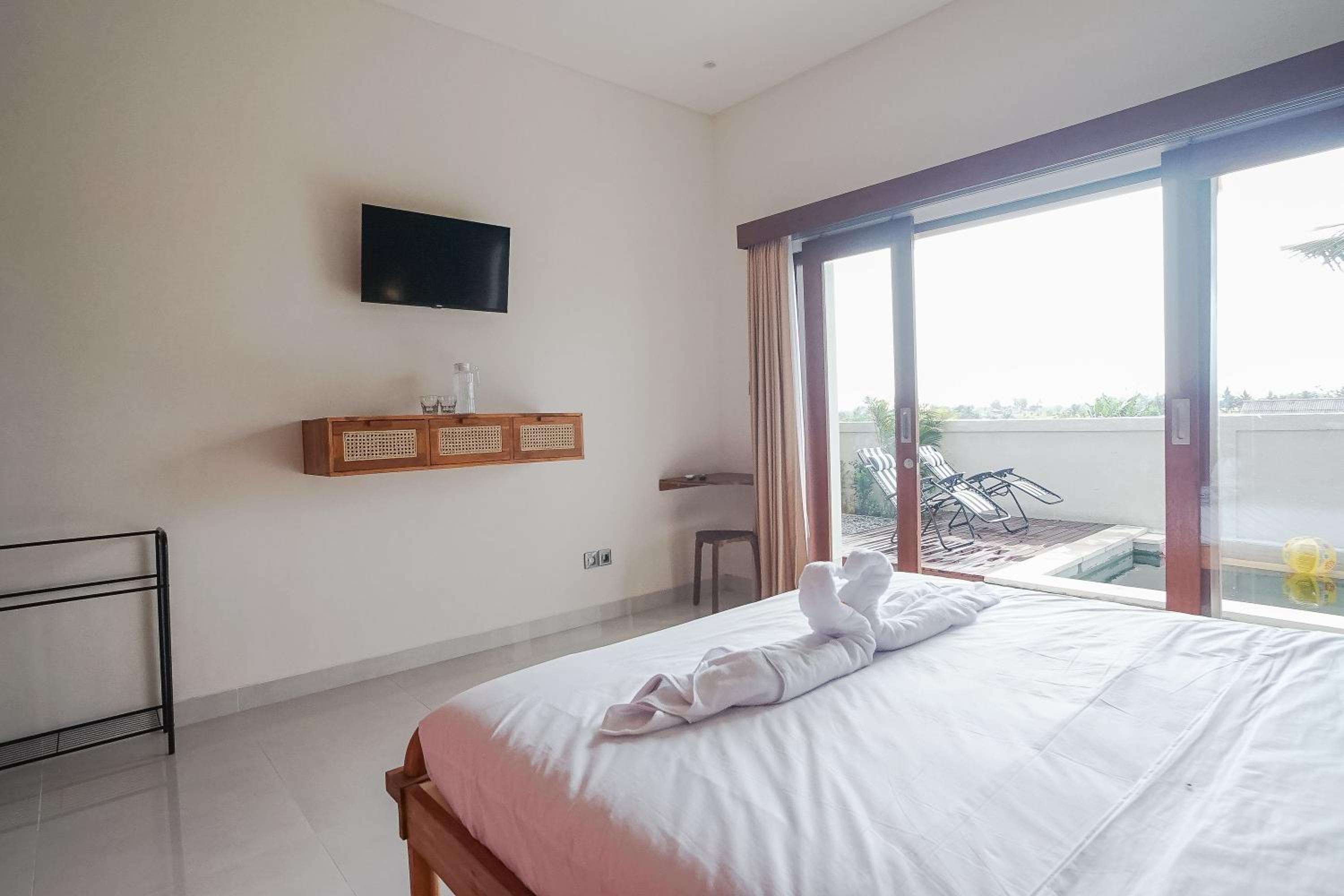 Deluxe Double Room - Photo 9