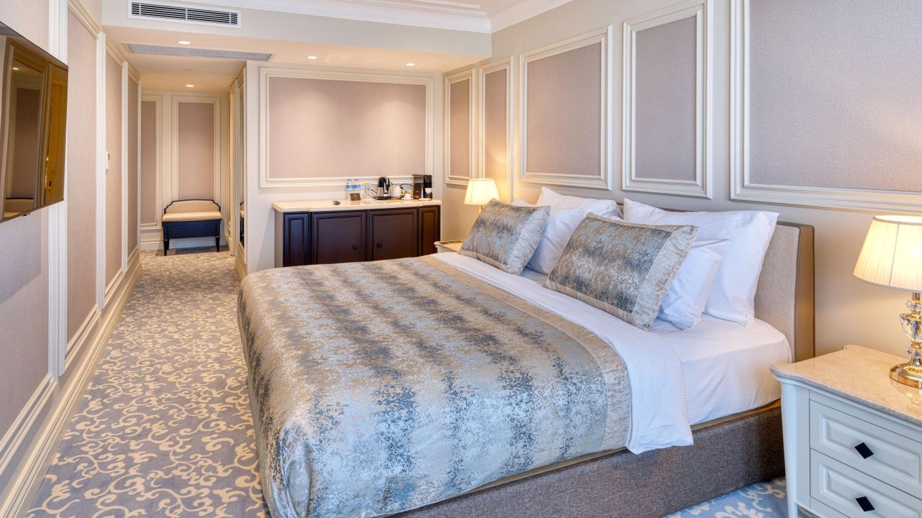 Superior Room with City View photo 1