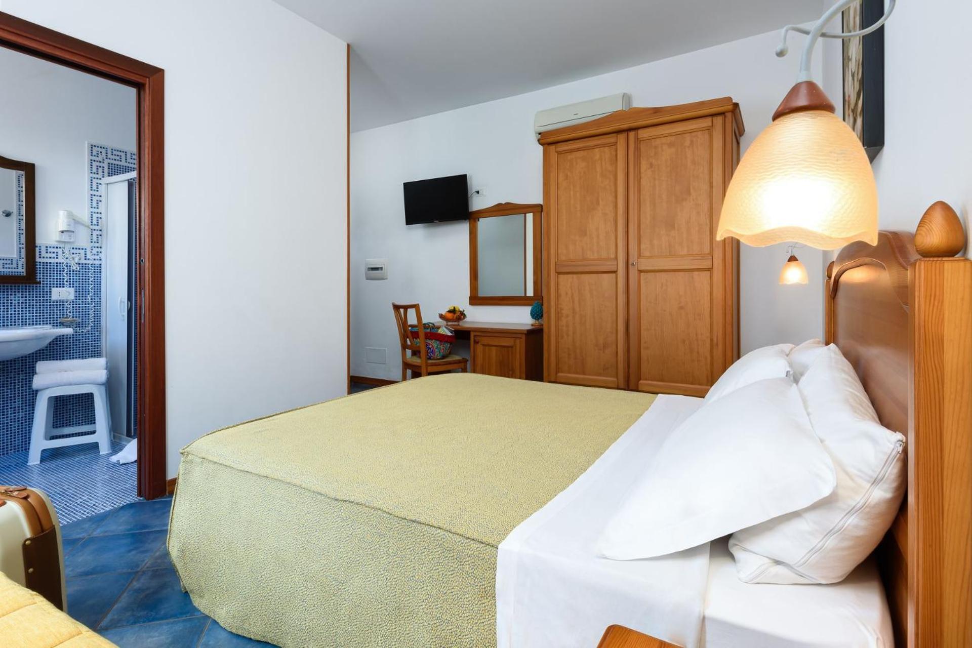 Large Double Room photo 3