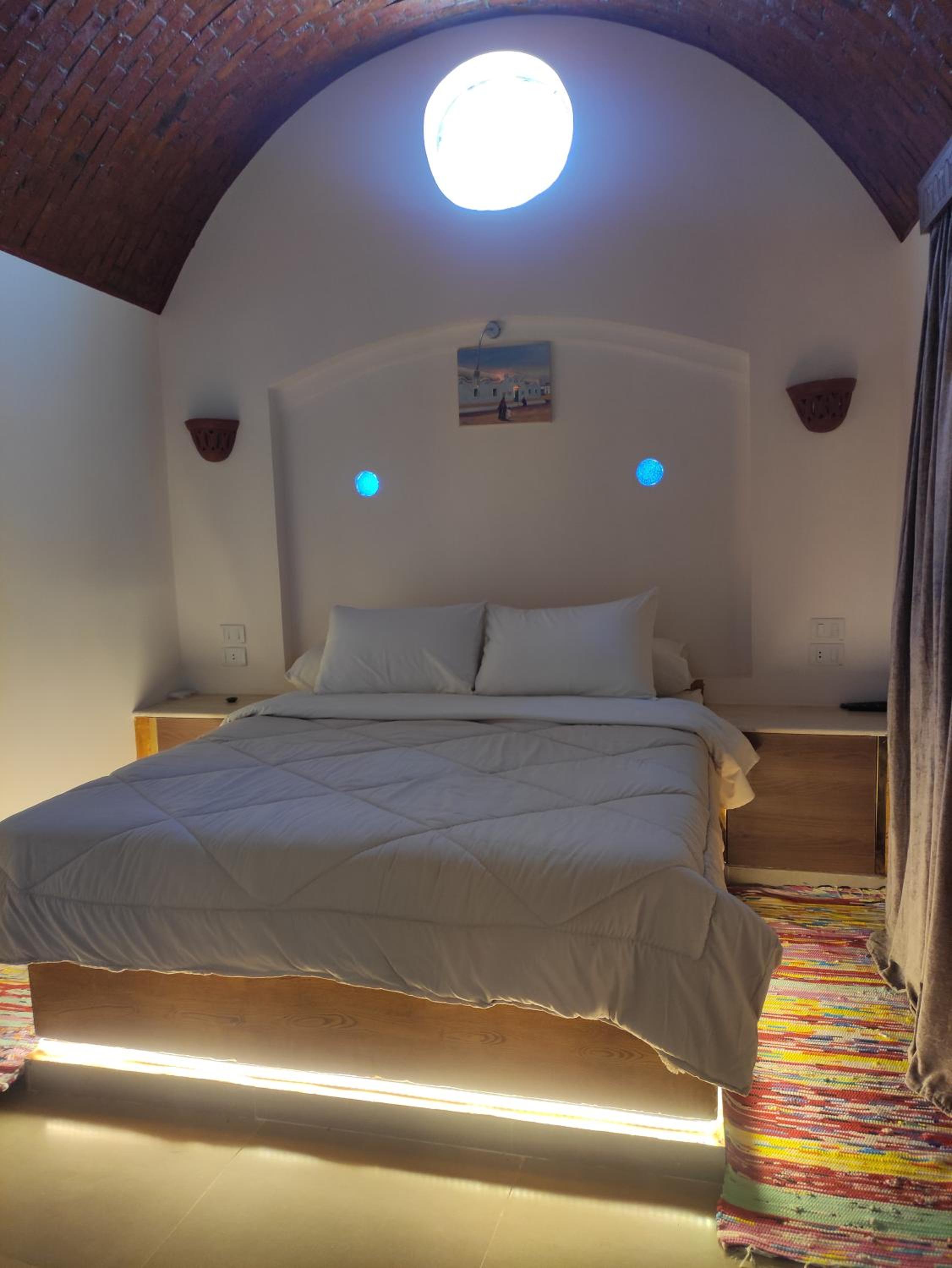 Deluxe King Room - Photo 3