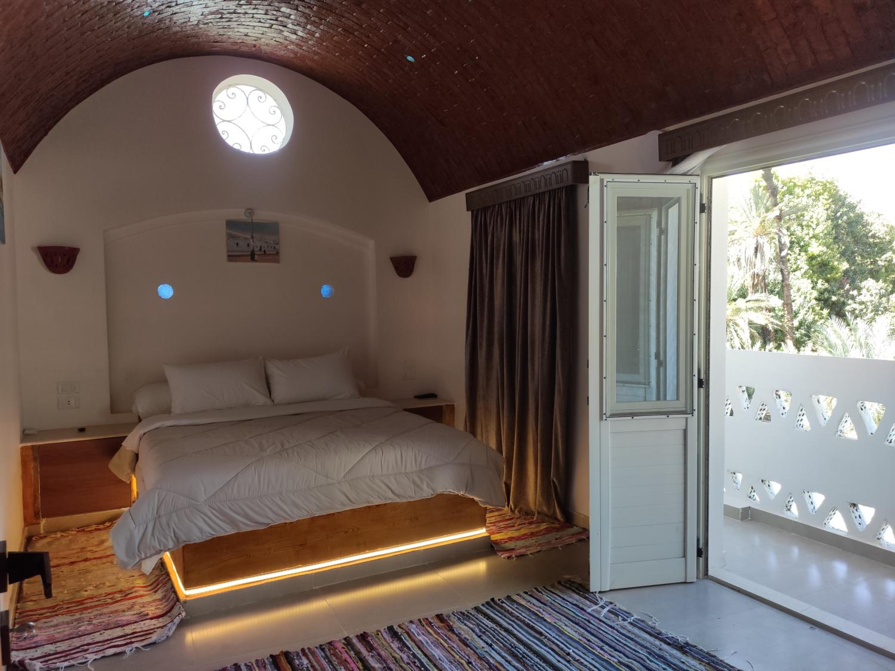 Deluxe King Room - Photo 4